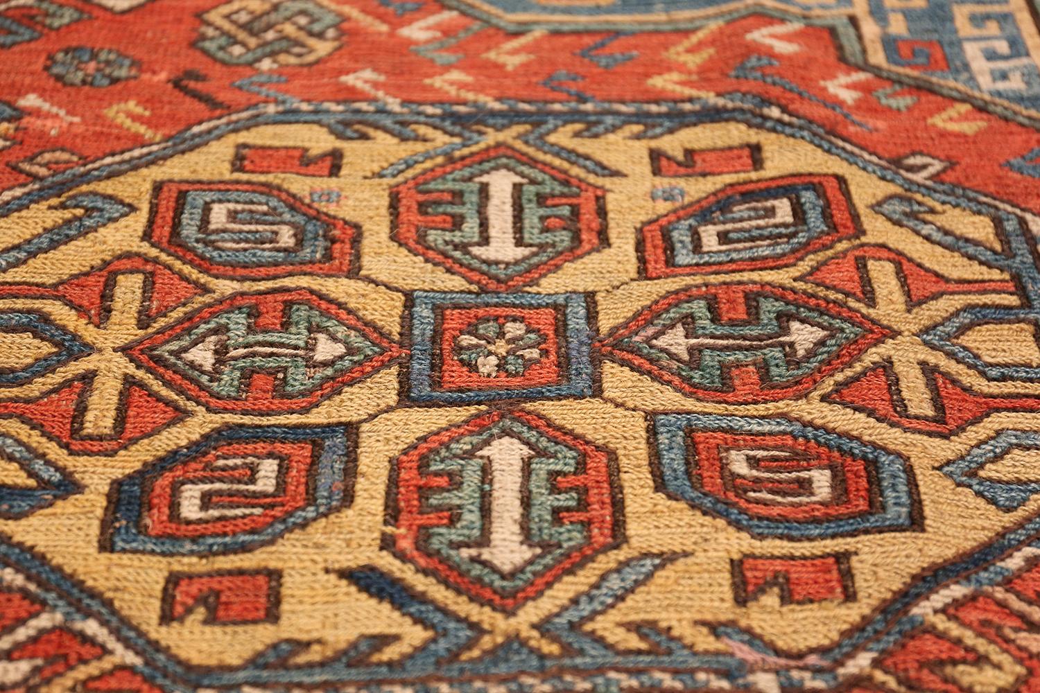 Antiker kaukasischer Soumak-Teppich. 6 ft 9 in x 9 ft 6 in im Angebot 1