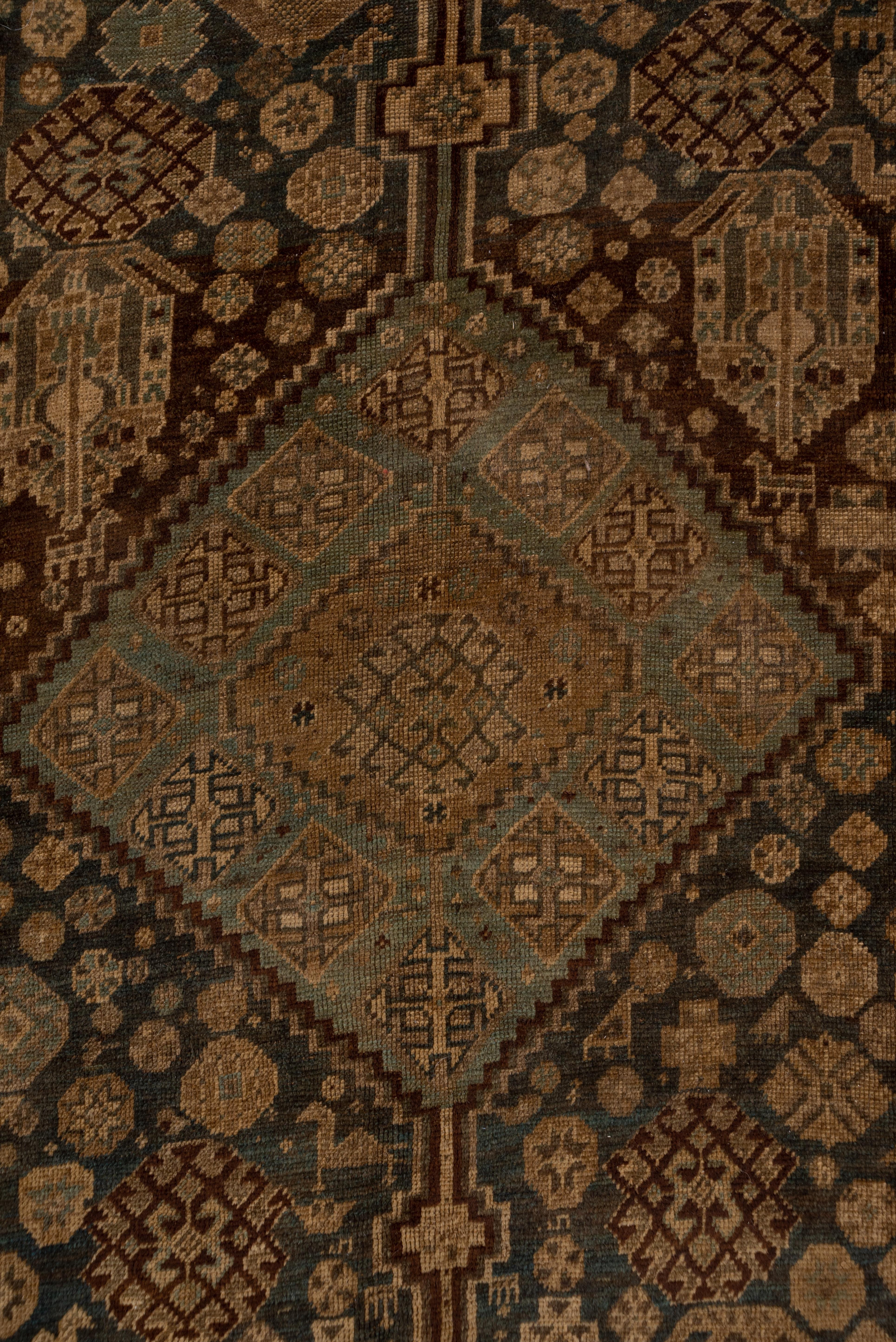 Tribal Antique Persian Shiraz Gallery Rug, circa 1920s In Good Condition For Sale In New York, NY