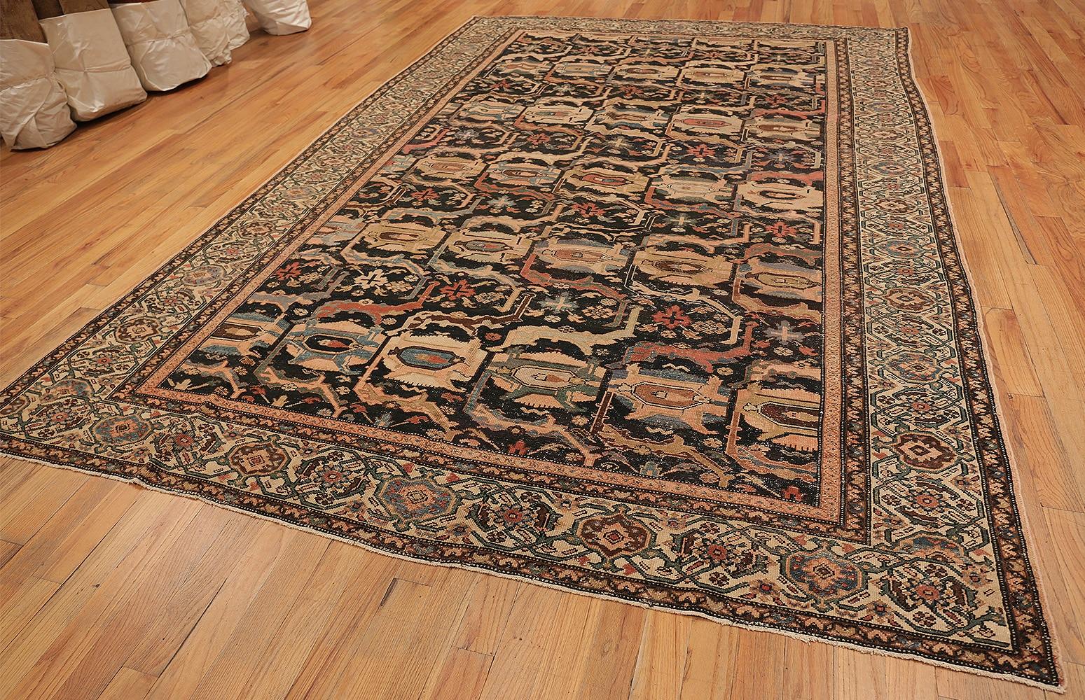 Antique Shabby Chic Persian Malayer Rug. Size: 8 ft 6 in x 12 ft 9 in For Sale 1
