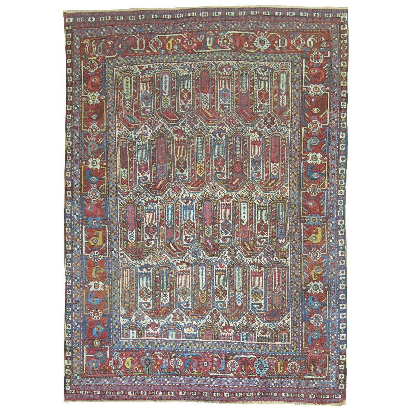 Antiker Schiraz-Khamseh-Teppich mit Stammesmotiven