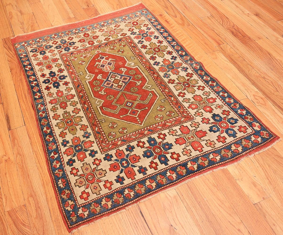Tribal Antique Turkish Bergama Rug. Size: 3 ft x 4 ft 6 in (0.91 m x 1.37 m) In Good Condition In New York, NY