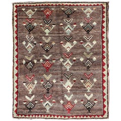 Tulu Vintage-Teppich in Braun, Rot, Mintgrün mit Stammeskunst-Muster aus der Türkei