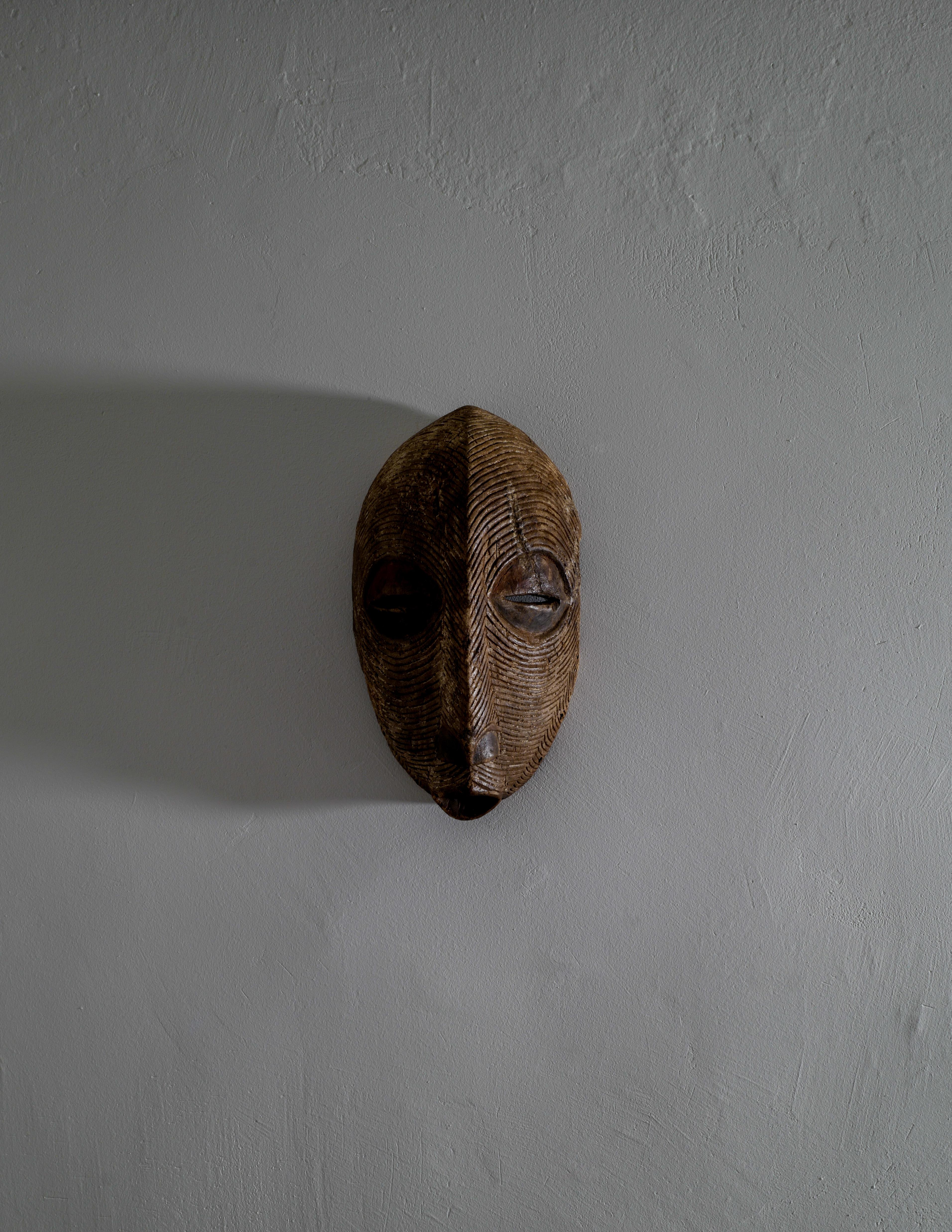 Rare tribal mask from Kenya, Africa and most likely produced in the early 1900s. In good vintage condition and showing patina from age and use. Hand carved, very beautiful and genuine.