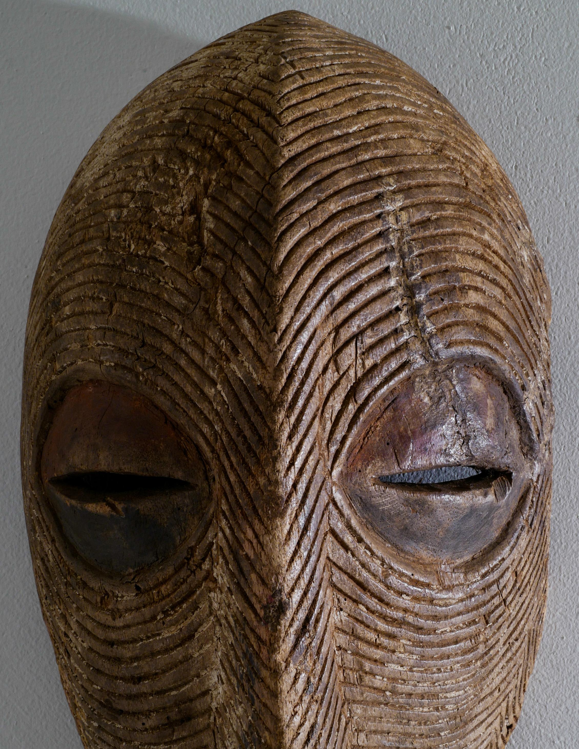 Tribal Art African Hand Carved Wooden Mask Kenya, 1900s In Good Condition In Stockholm, SE