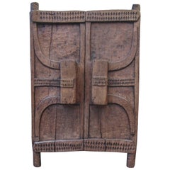 Art tribal, porte en bois granit de la culture Naga