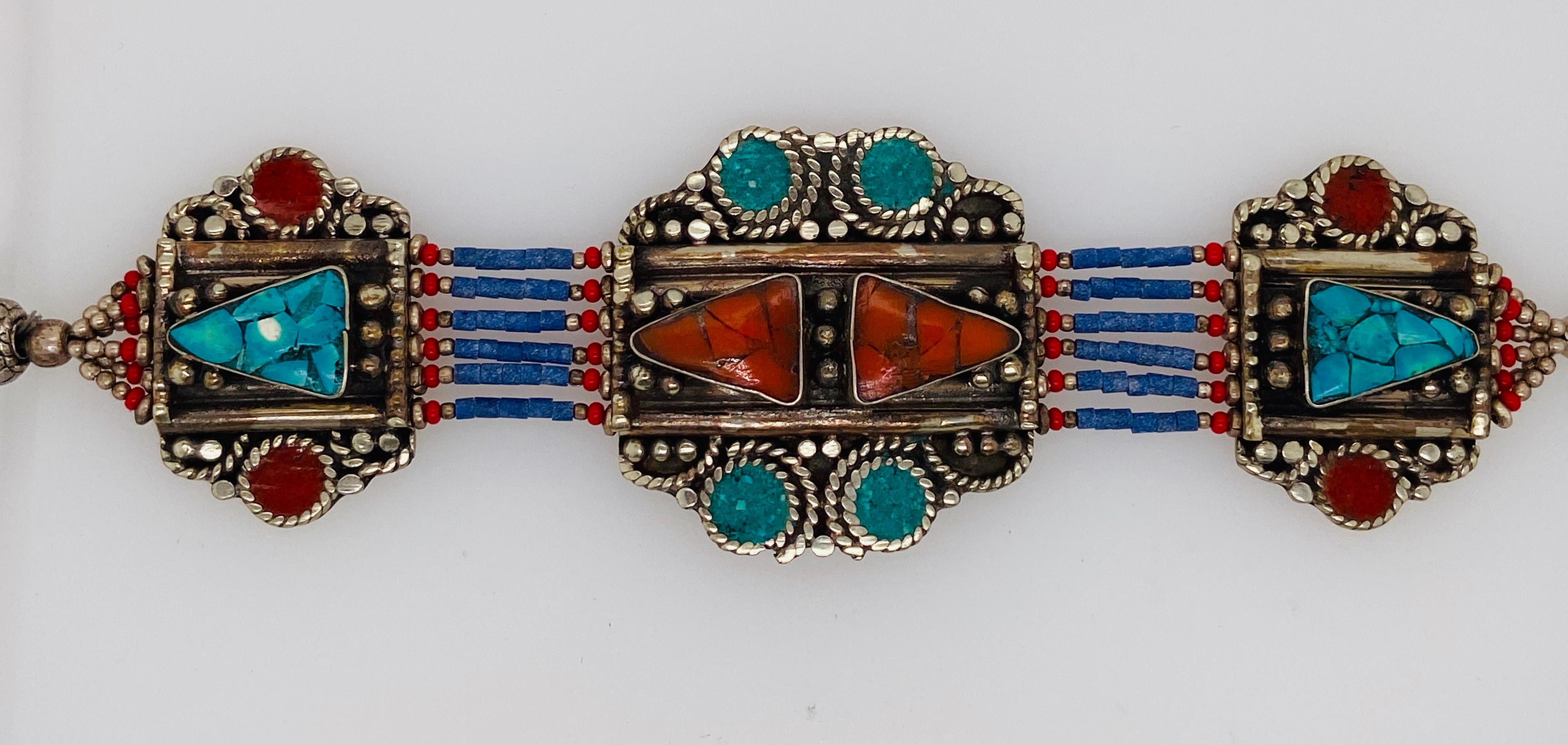 Tribal Bracelet tribal berbère marocain ancien en argent avec plusieurs pierres précieuses  en vente