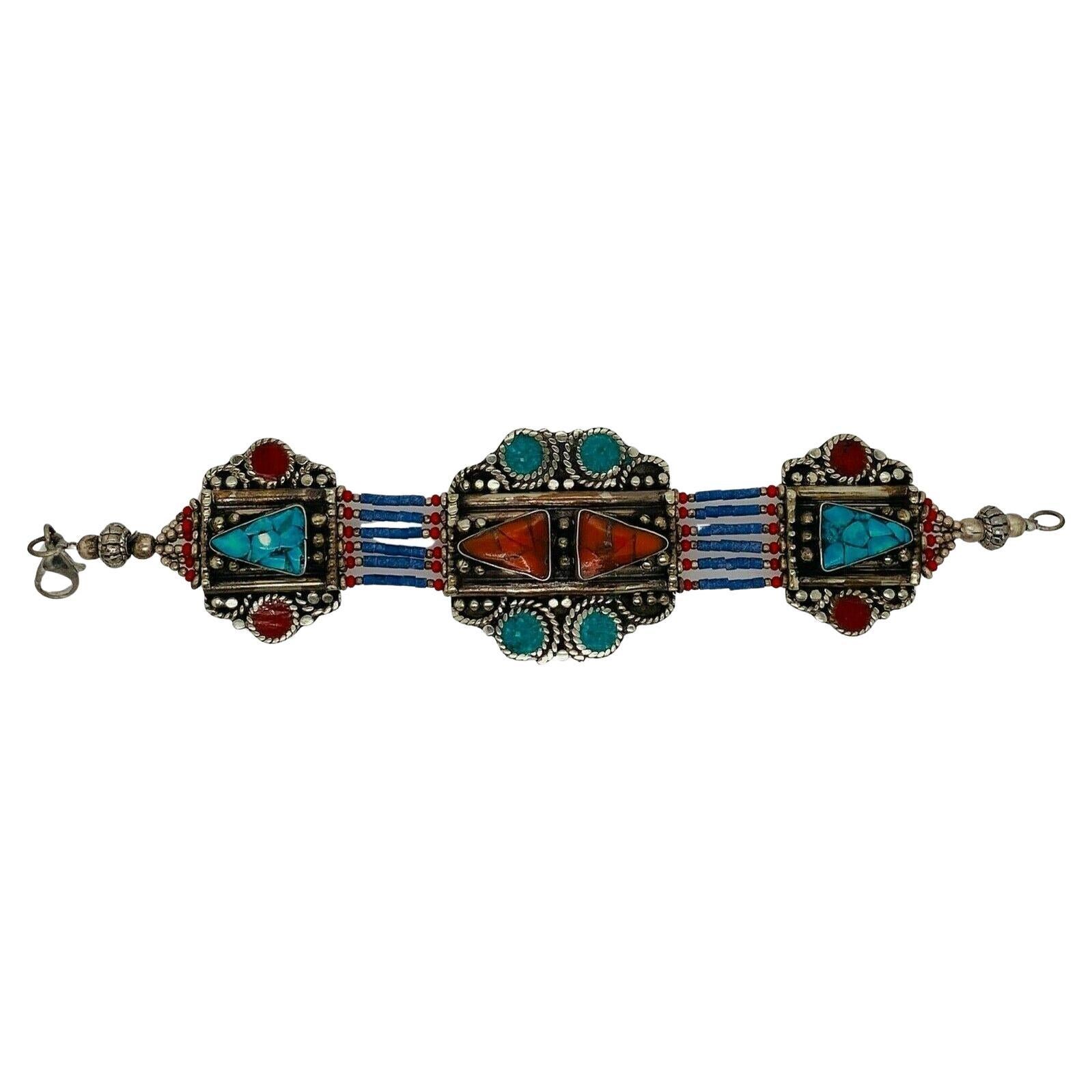 Bracelet tribal berbère marocain ancien en argent avec plusieurs pierres précieuses 
