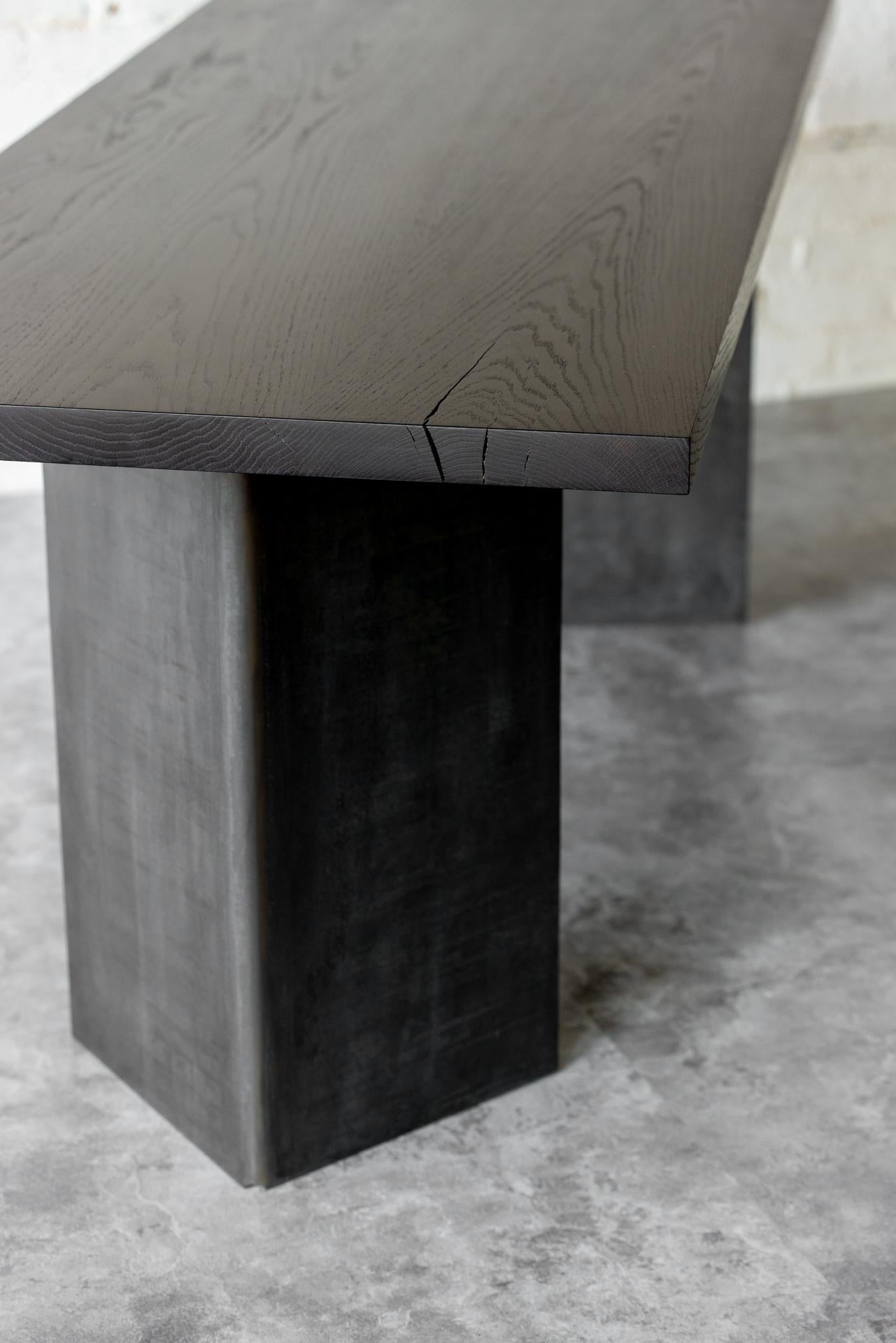 Tisch aus geschwärzter Eiche und Stahl von Autonomous Furniture, Stammeskunst im Angebot 3