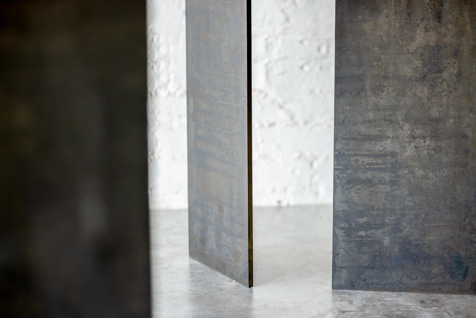 Table tribale en chêne noirci par Autonomous Furniture en vente 1