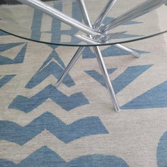 Alfombra geométrica afgana de lana anudada a mano azul blanca tribal con cara