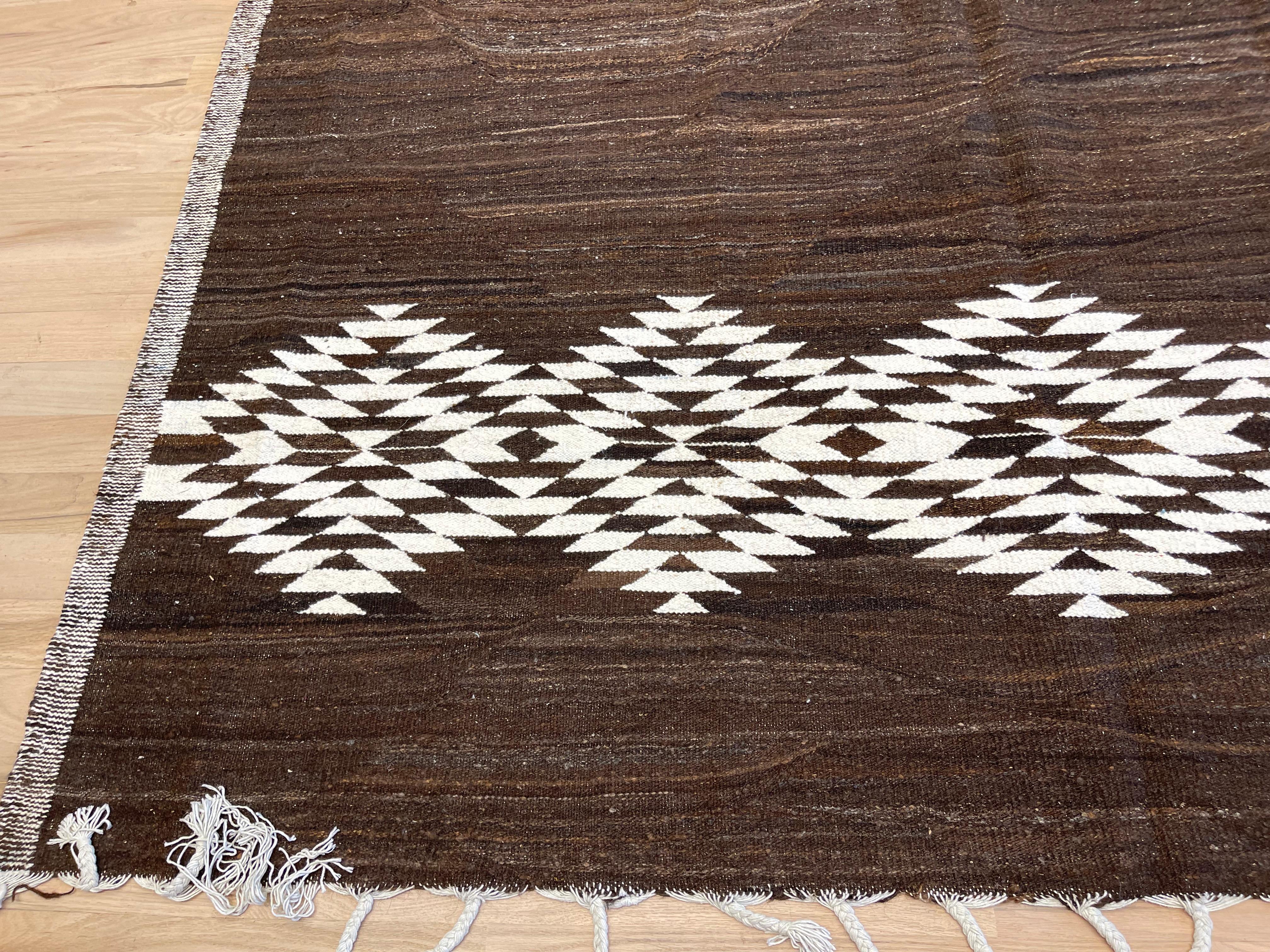 Tribal Brown Turkish Kilim  In New Condition For Sale In Los Angeles, CA