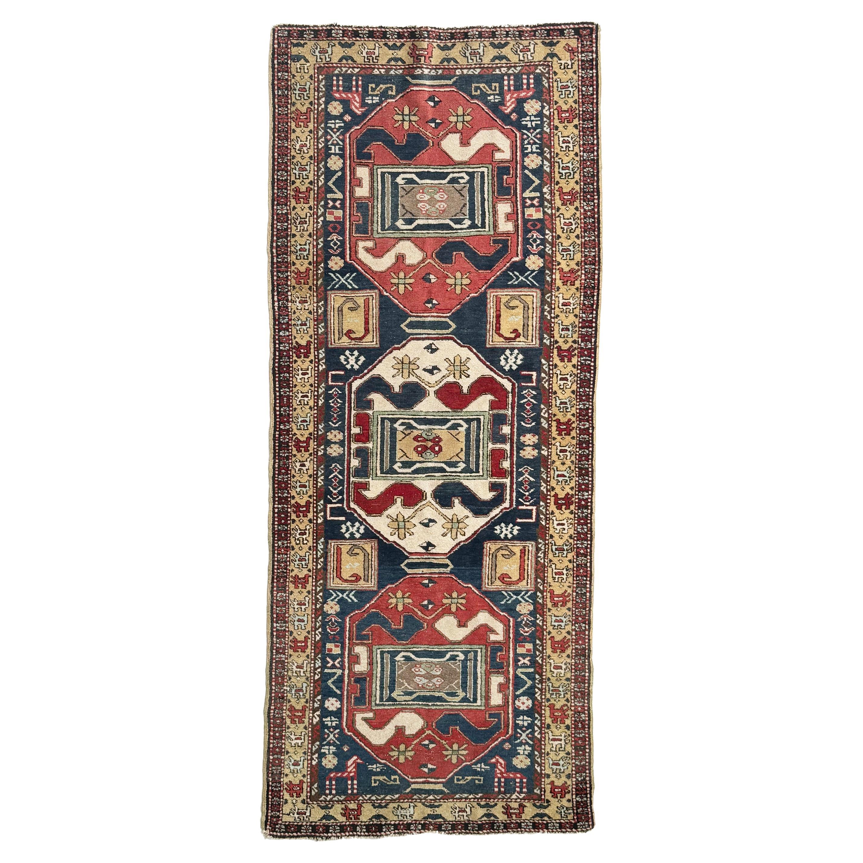 Kaukasischer Tribal-Design-Teppich,  c. 1940's