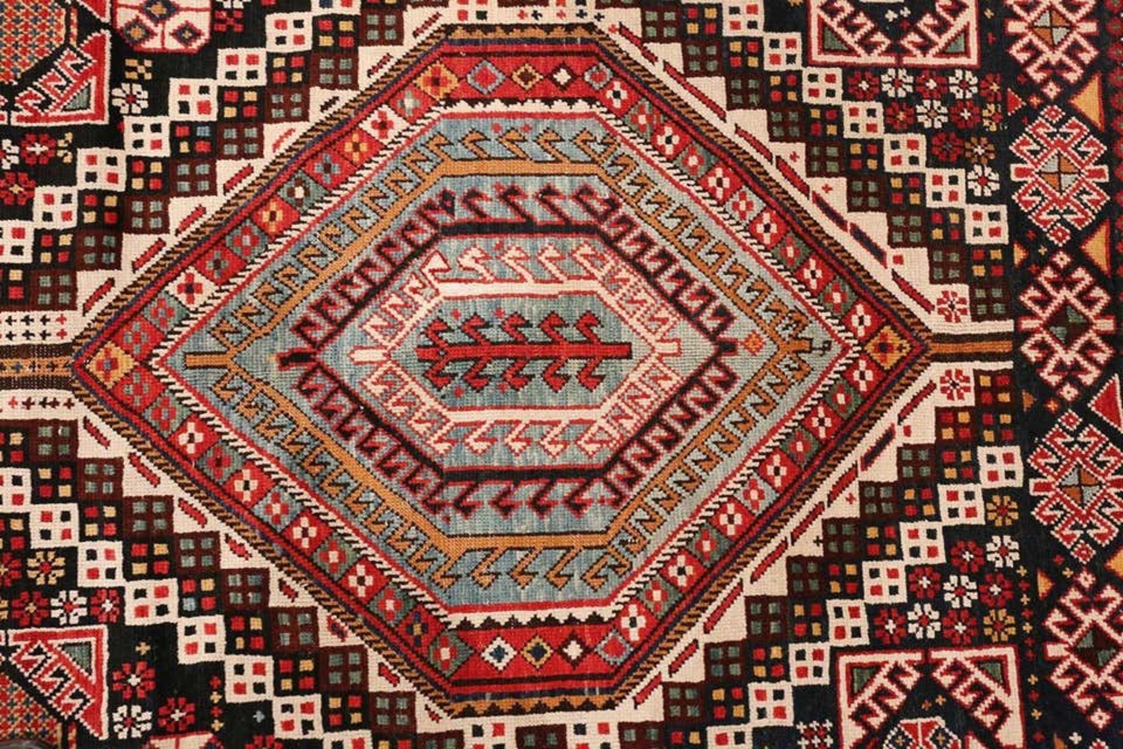 Tribale Tappeto Nazmiyal Collection Antico caucasico Shirvan. Dimensioni: 5 ft 3 in x 11 ft 5 in