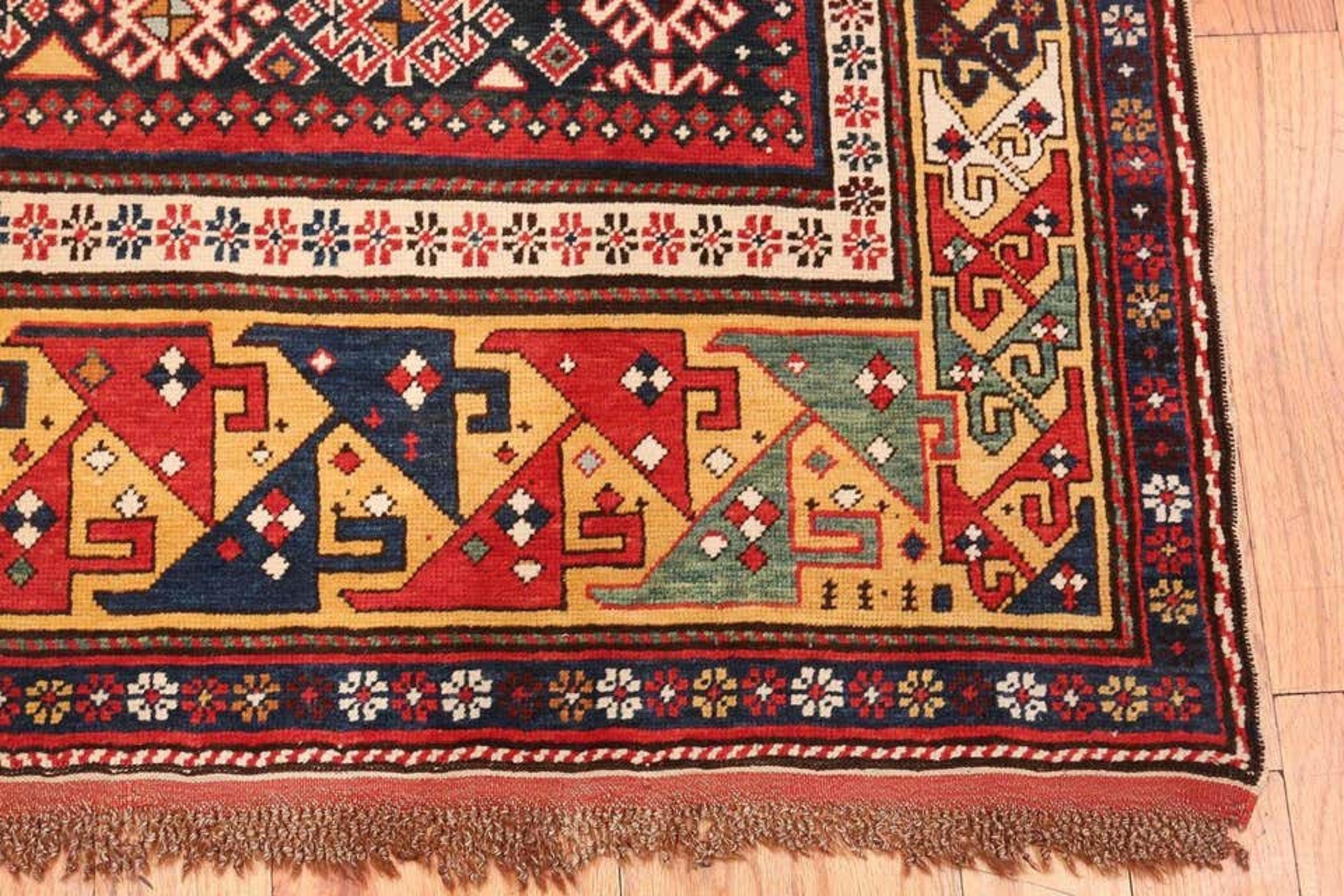 Caucasico Tappeto Nazmiyal Collection Antico caucasico Shirvan. Dimensioni: 5 ft 3 in x 11 ft 5 in