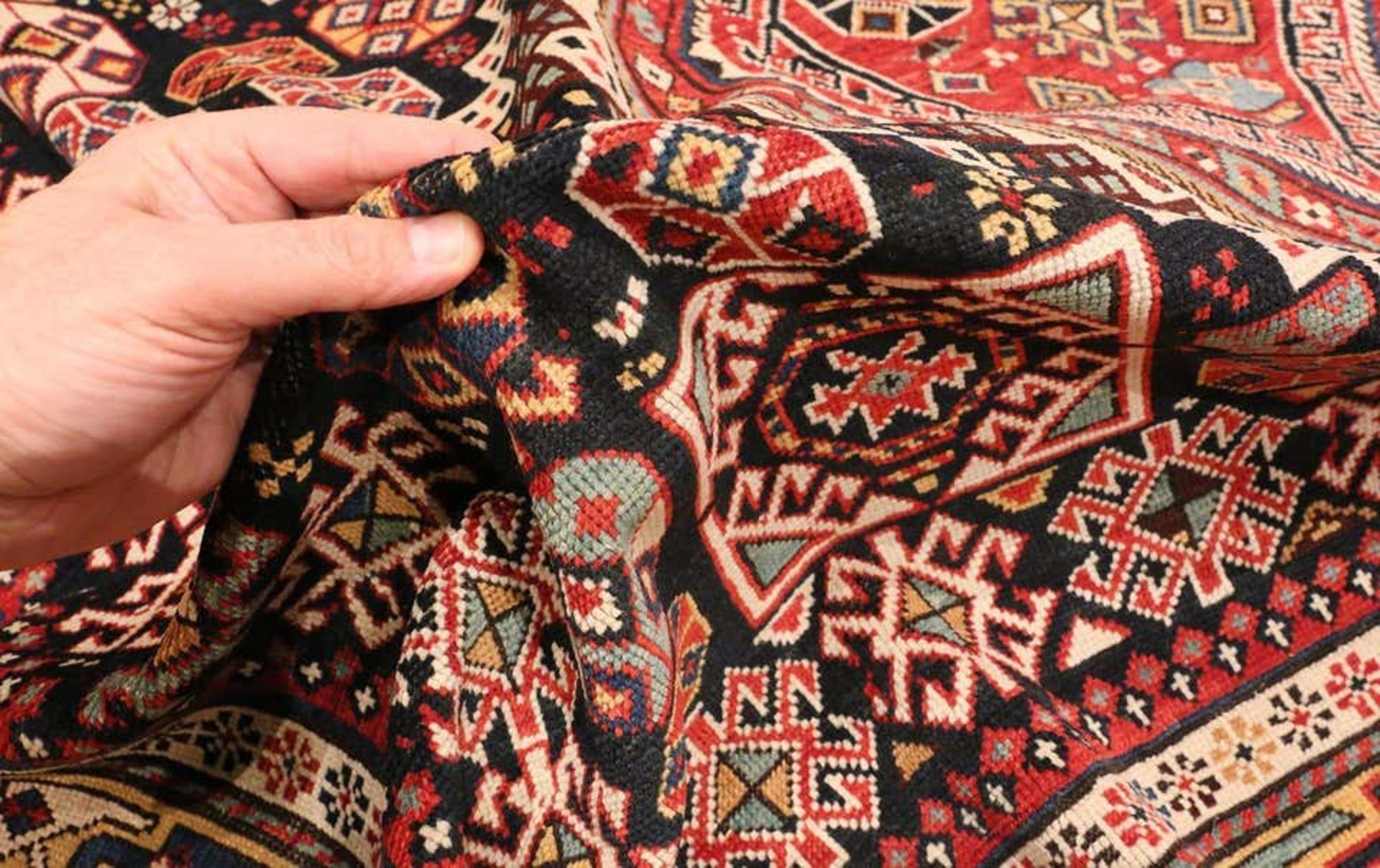 XX secolo Tappeto Nazmiyal Collection Antico caucasico Shirvan. Dimensioni: 5 ft 3 in x 11 ft 5 in