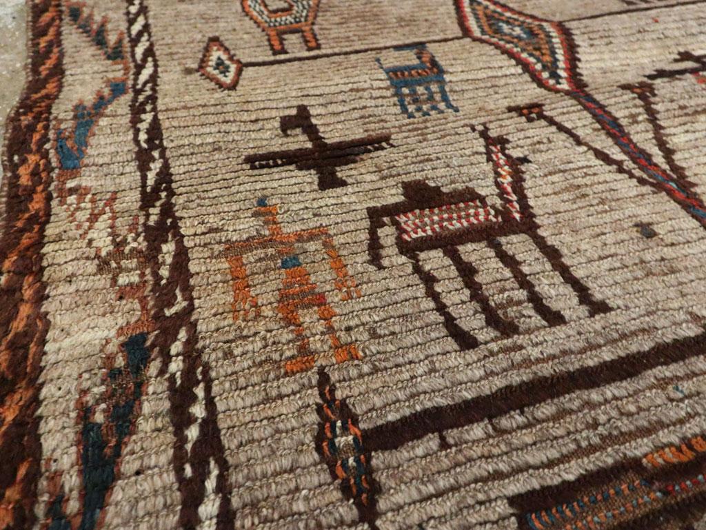 Tribal frühen 20. Jahrhundert handgefertigten persischen Gabbeh Throw Rug (Handgeknüpft) im Angebot