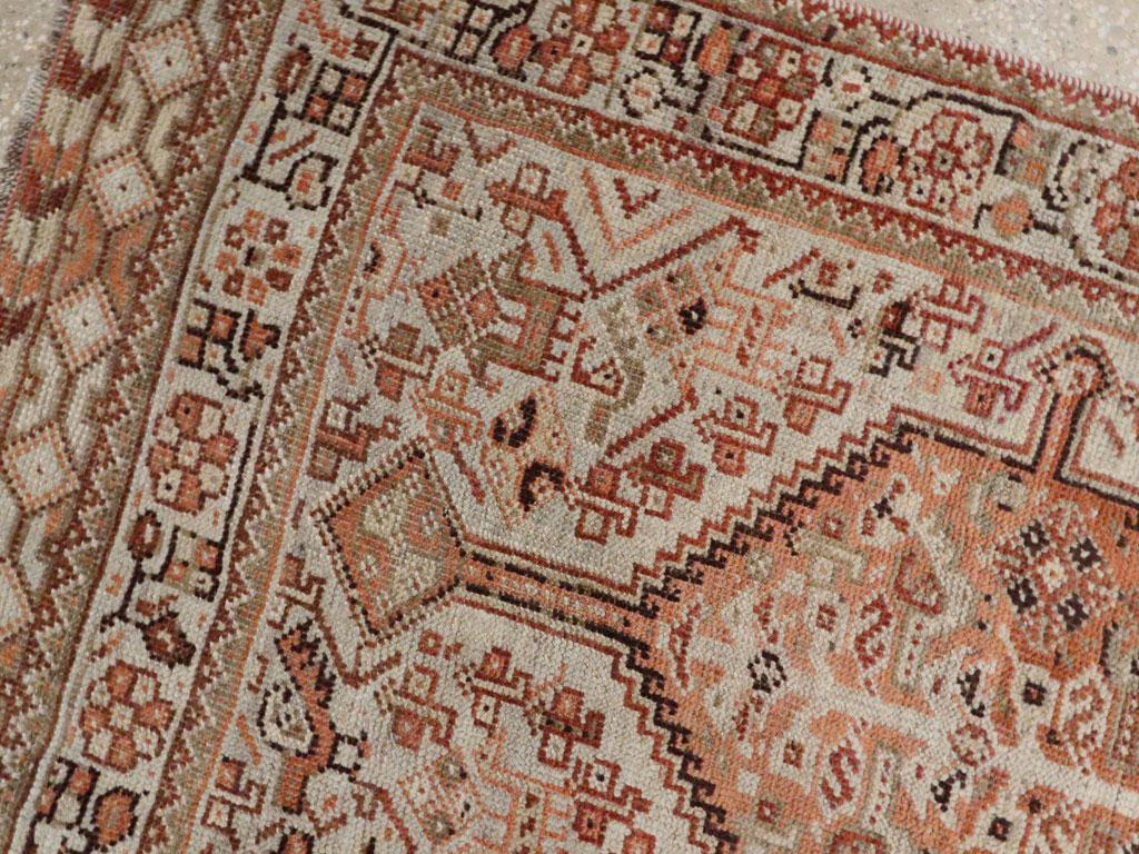 Perse Tapis tribal persan du début du 20e siècle fait à la main de style Shiraz en vente