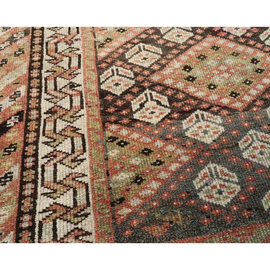 Tribal Early 20th Century Handmade Persian Shiraz Small Accent Rug In Excellent Condition For Sale In New York, NY