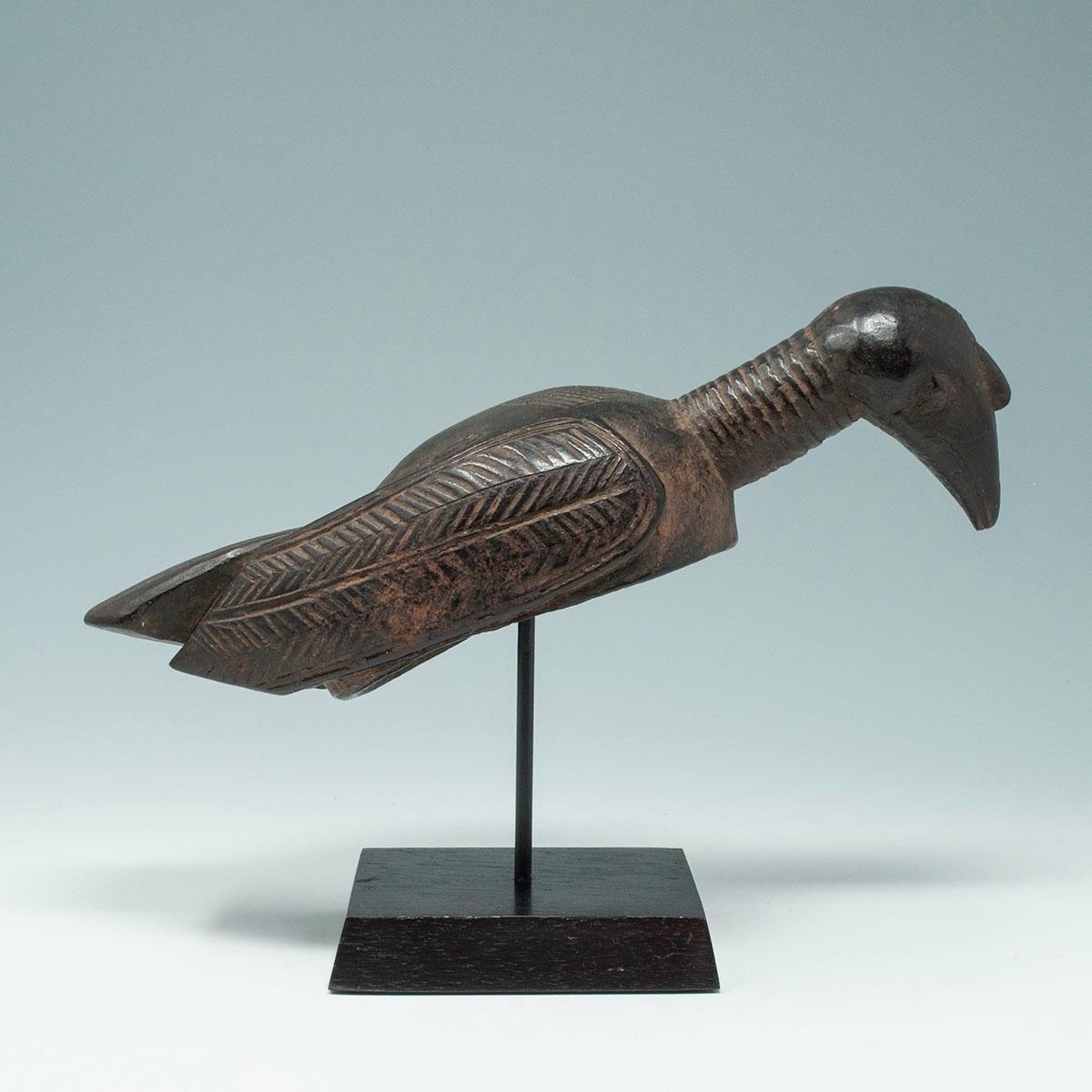 Stammeskunst Anfang bis Mitte des 20. Jahrhunderts. Angebotsschalendeckel in Form eines Vogels, Yoruba (Handgefertigt) im Angebot