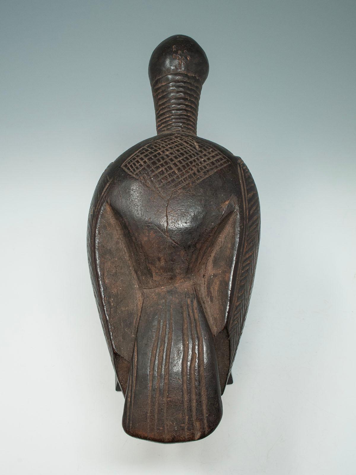 Stammeskunst Anfang bis Mitte des 20. Jahrhunderts. Angebotsschalendeckel in Form eines Vogels, Yoruba im Zustand „Gut“ im Angebot in Point Richmond, CA