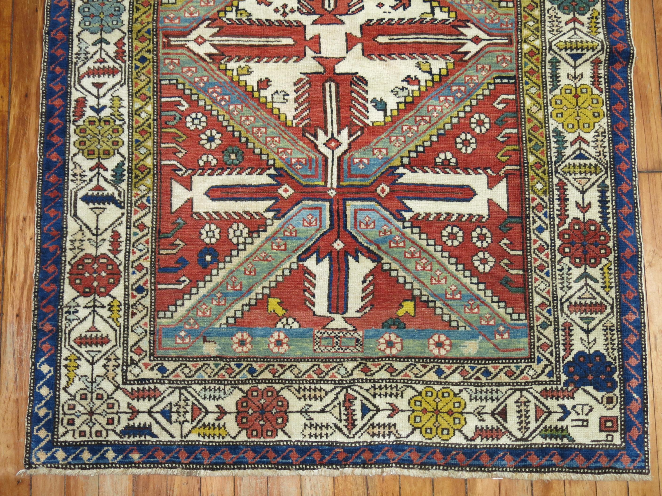 Geometrischer antiker kaukasischer Schirwan-Teppich, Stammeskunst im Zustand „Gut“ im Angebot in New York, NY