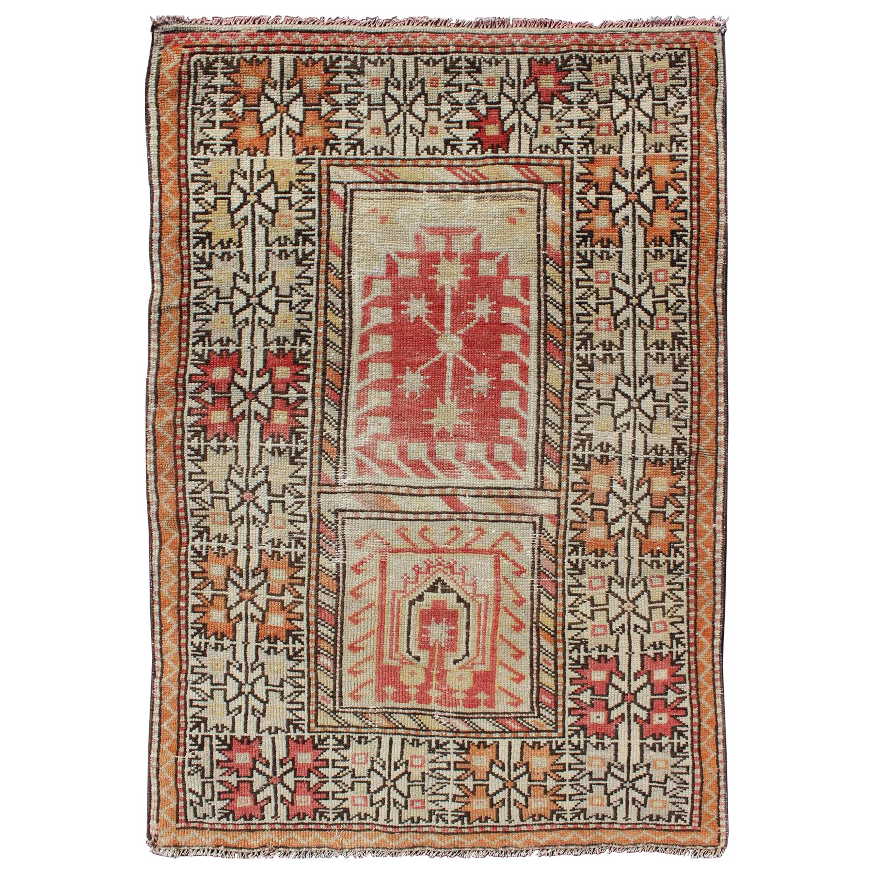 Tapis turc ancien Oushak de conception tribal-géométrique en orange brûlé et marron