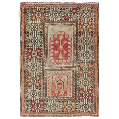 Antiker türkischer Oushak-Teppich in gebranntem Orange und Braun, Stammes-Geometrisches Design