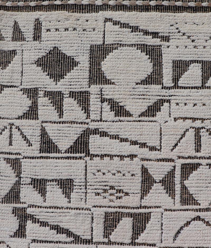 Annodato a mano Runner Tribale Geometrico Moderno Afghanistan in Marrone e Crema 2'5 x 10'5 in vendita