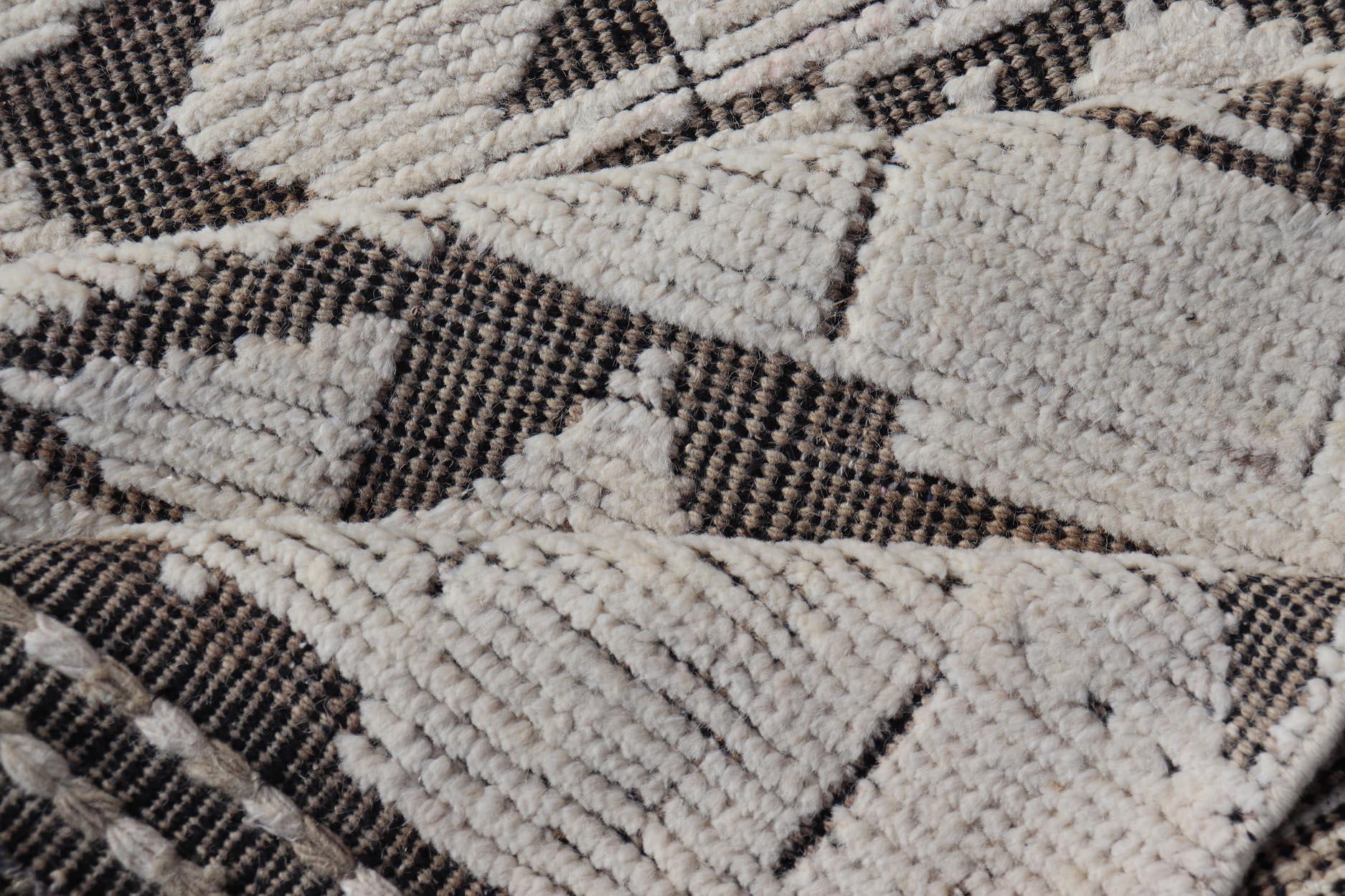 Runner Tribale Geometrico Moderno Afghanistan in Marrone e Crema 2'5 x 10'5 in vendita 2