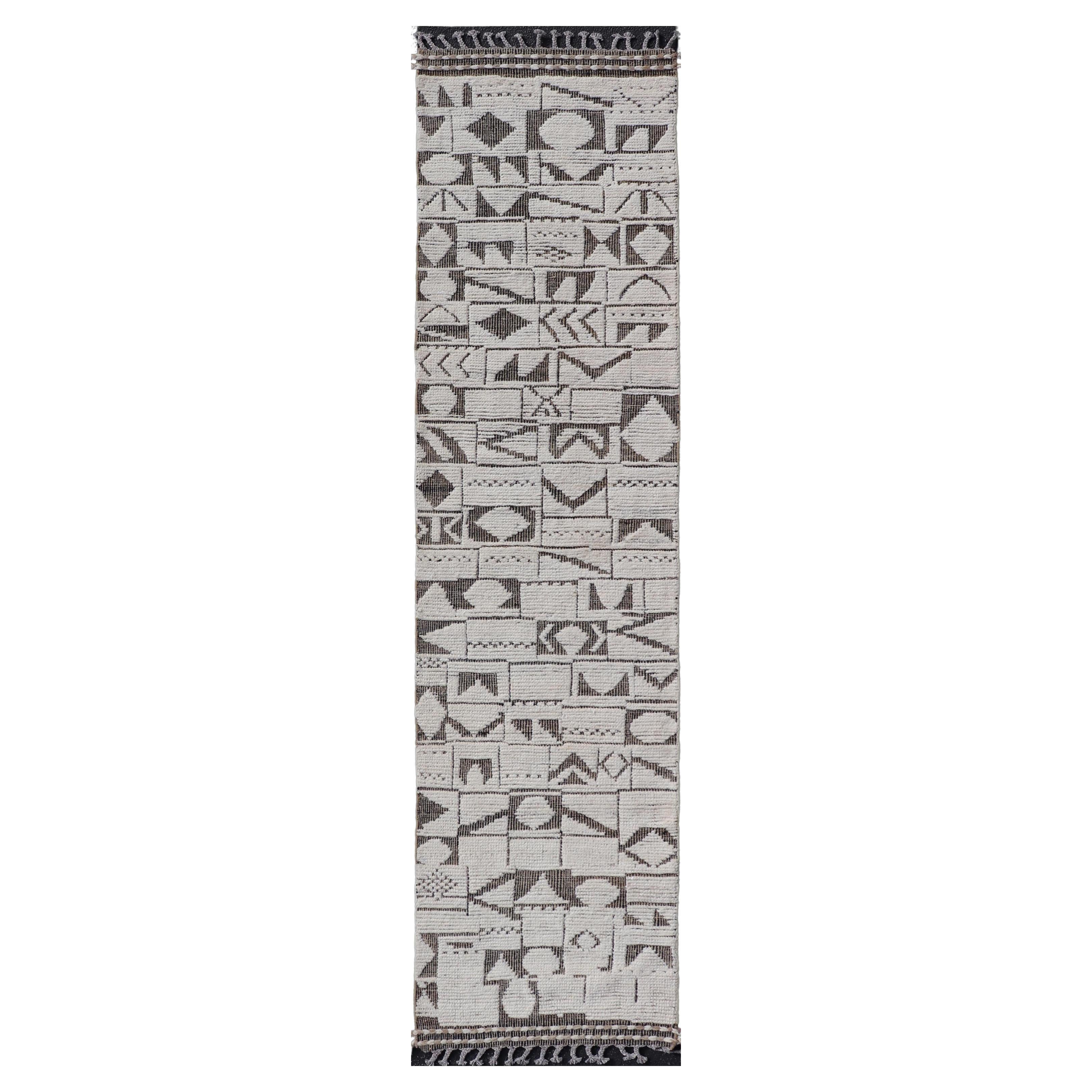 Runner Tribale Geometrico Moderno Afghanistan in Marrone e Crema 2
5 x 10
5