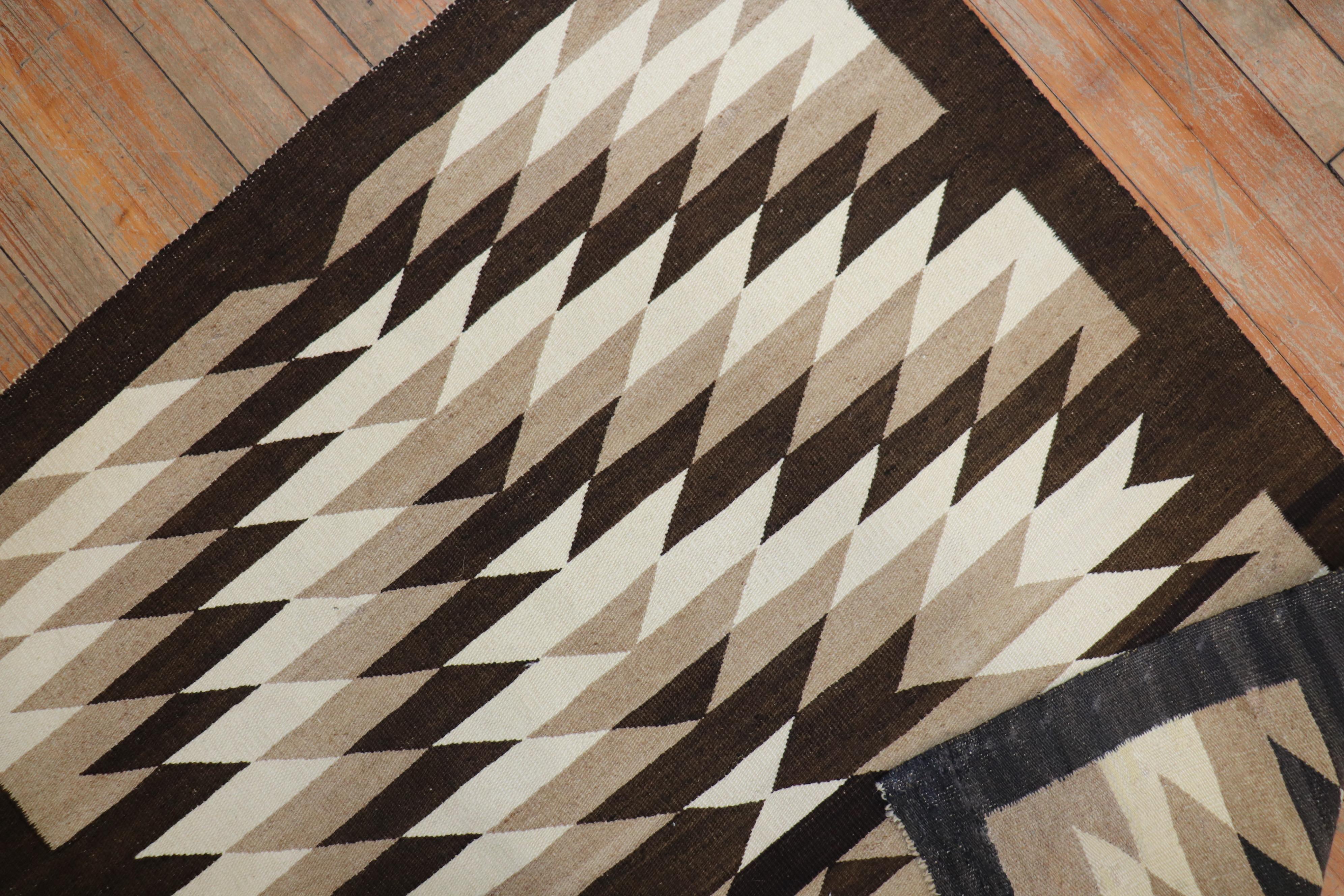 Tribal Geometrisch  Amerikanischer Navajo-Teppich (Handgewebt) im Angebot