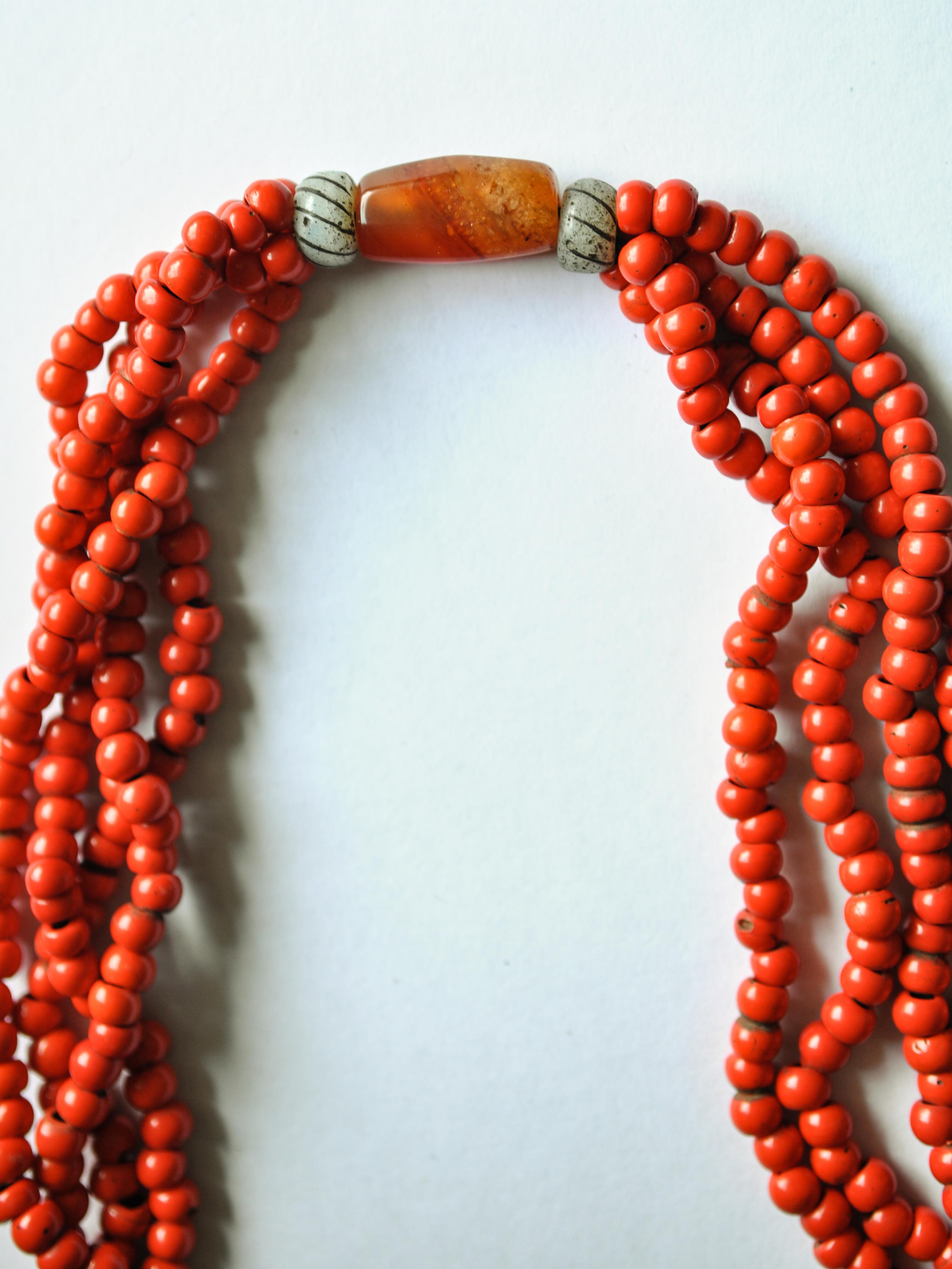 Collier de perles en verre tribal et cornaline de Nagaland, Inde, milieu du 20e siècle 5