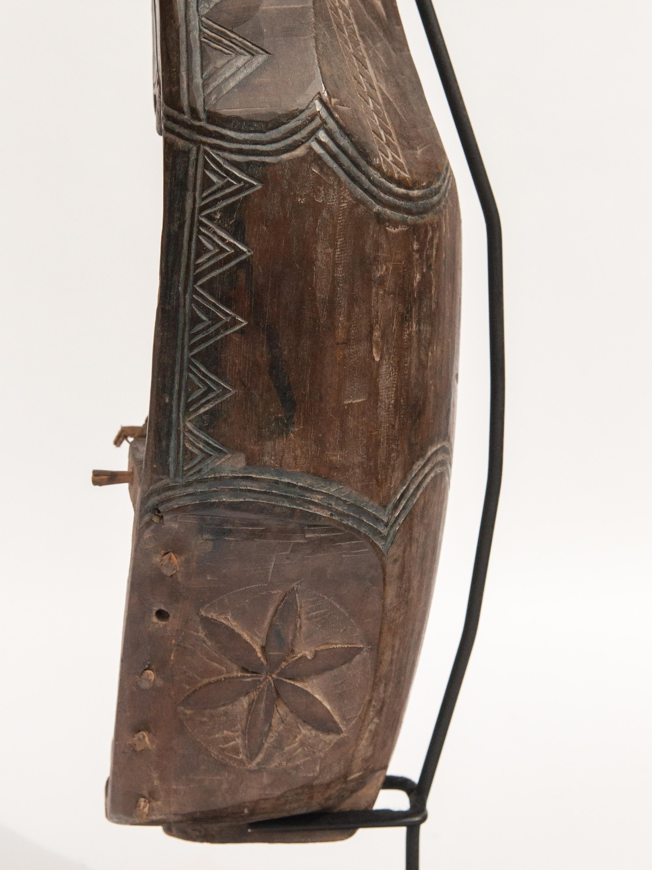 Tribal Hand Carved Lute or Sarangi, the Santal of North India, Mid-20th Century 7