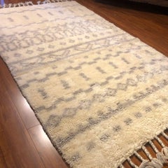 Tapis tribal de Tanger en laine, noué à la main, de la galerie Serapi Rug Gallery
