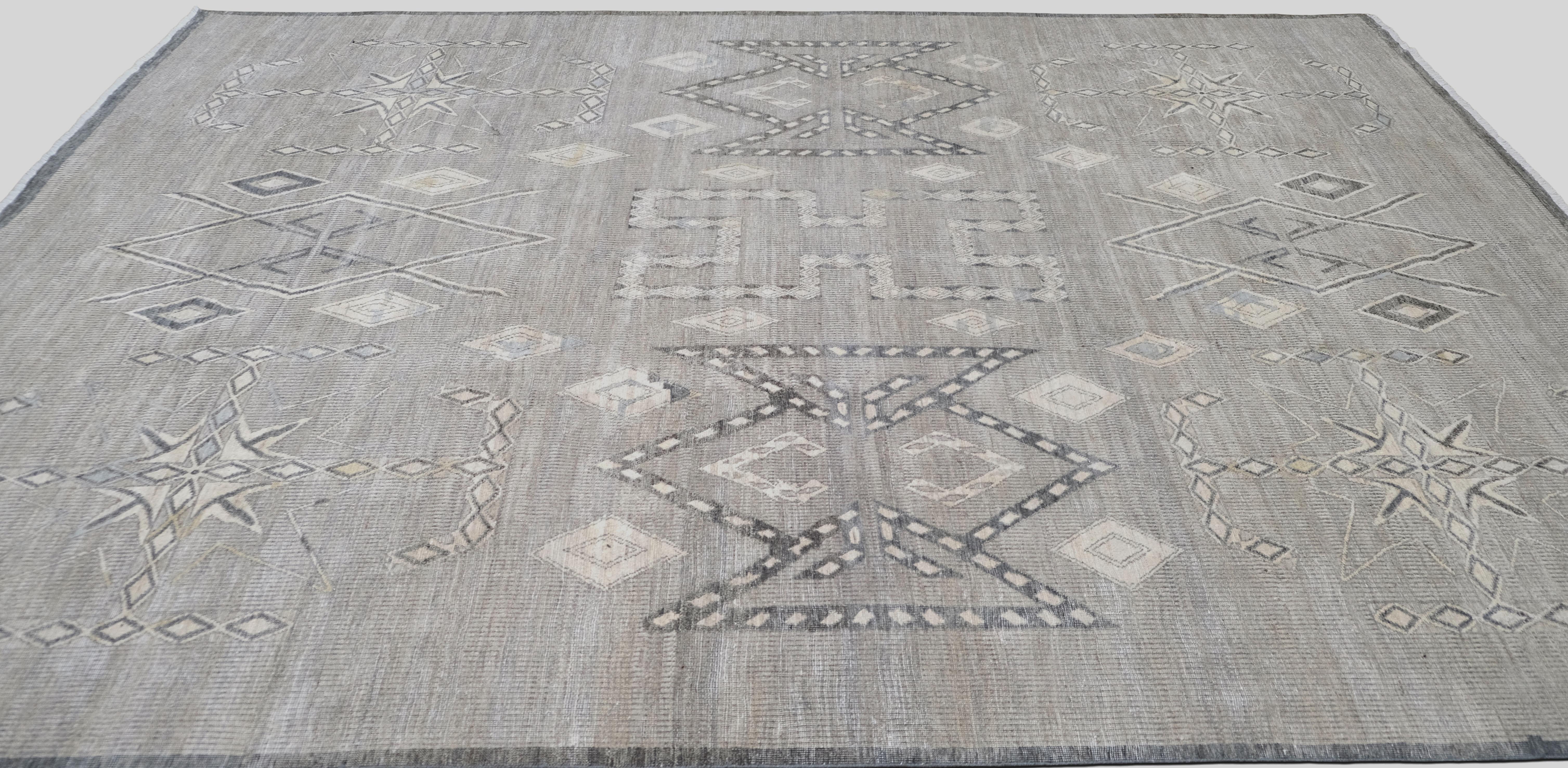 Tribal-inspirierter geometrischer grauer Wollteppich mit Motiv 9'x12' (21. Jahrhundert und zeitgenössisch) im Angebot