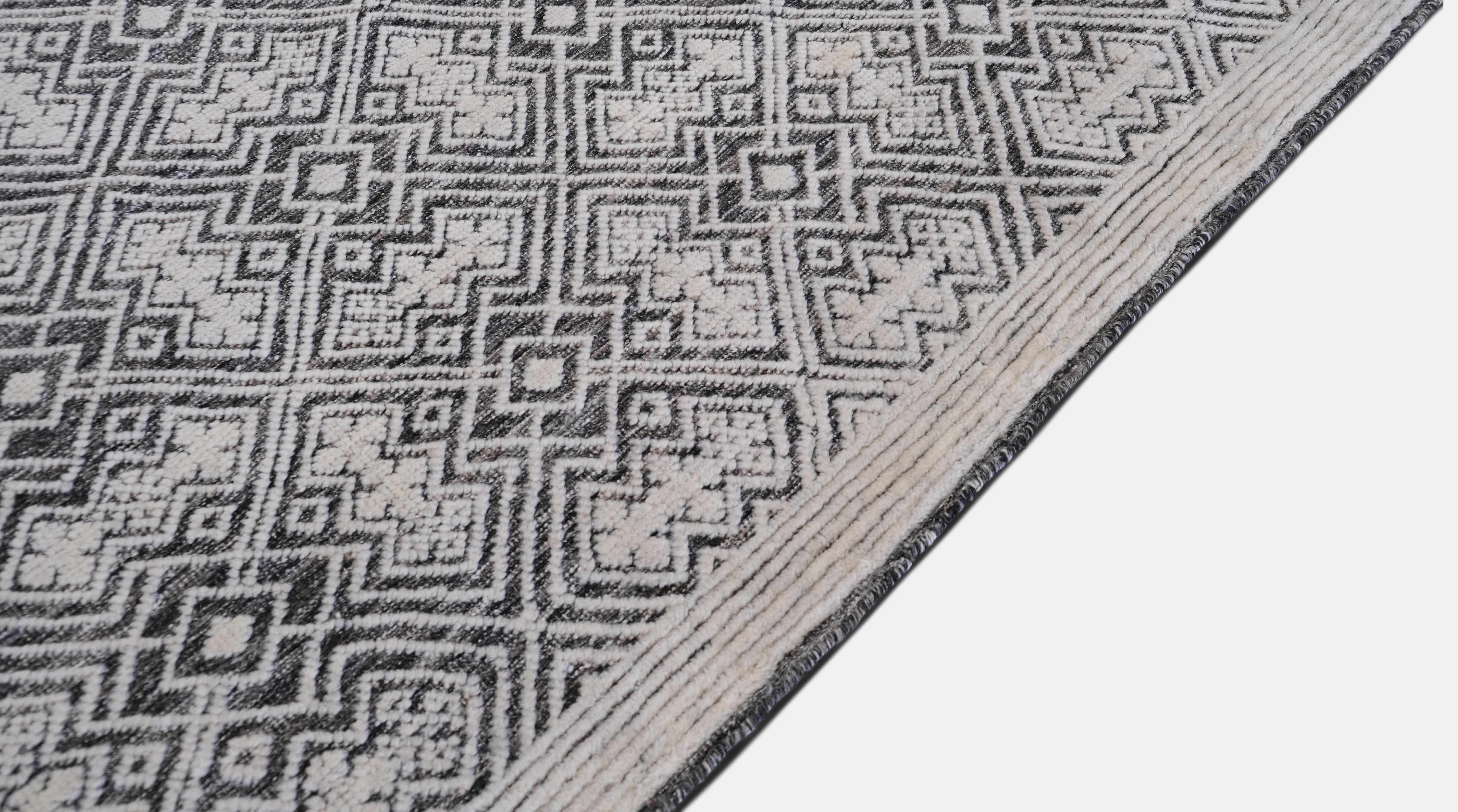 Hand-Knotted Tribal-inspired geometric pattern Ivory Wool Rug 11'10''x15' For Sale