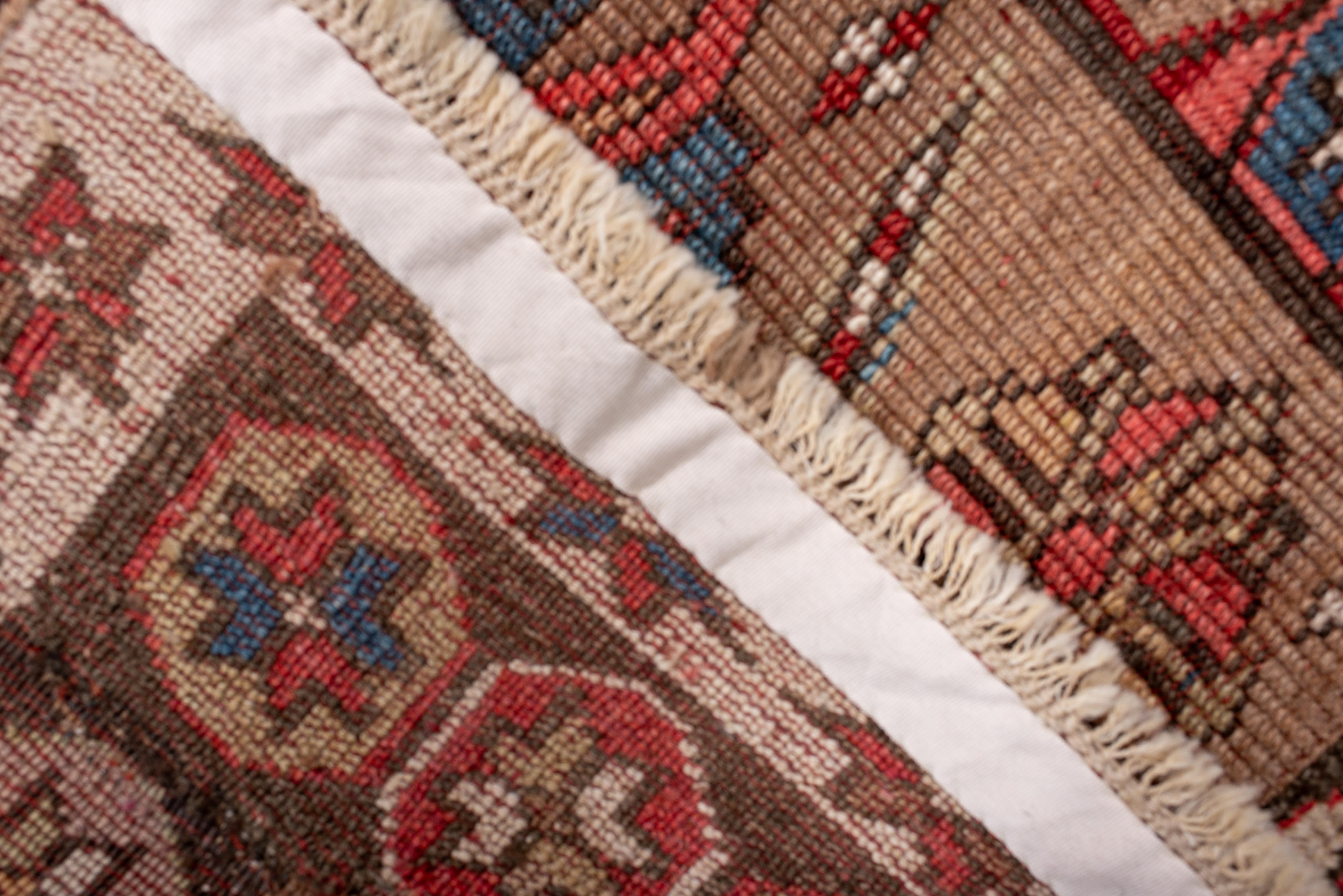 Médaillon tribal Karabagh Design/One avec motifs floraux Bon état - En vente à New York, NY