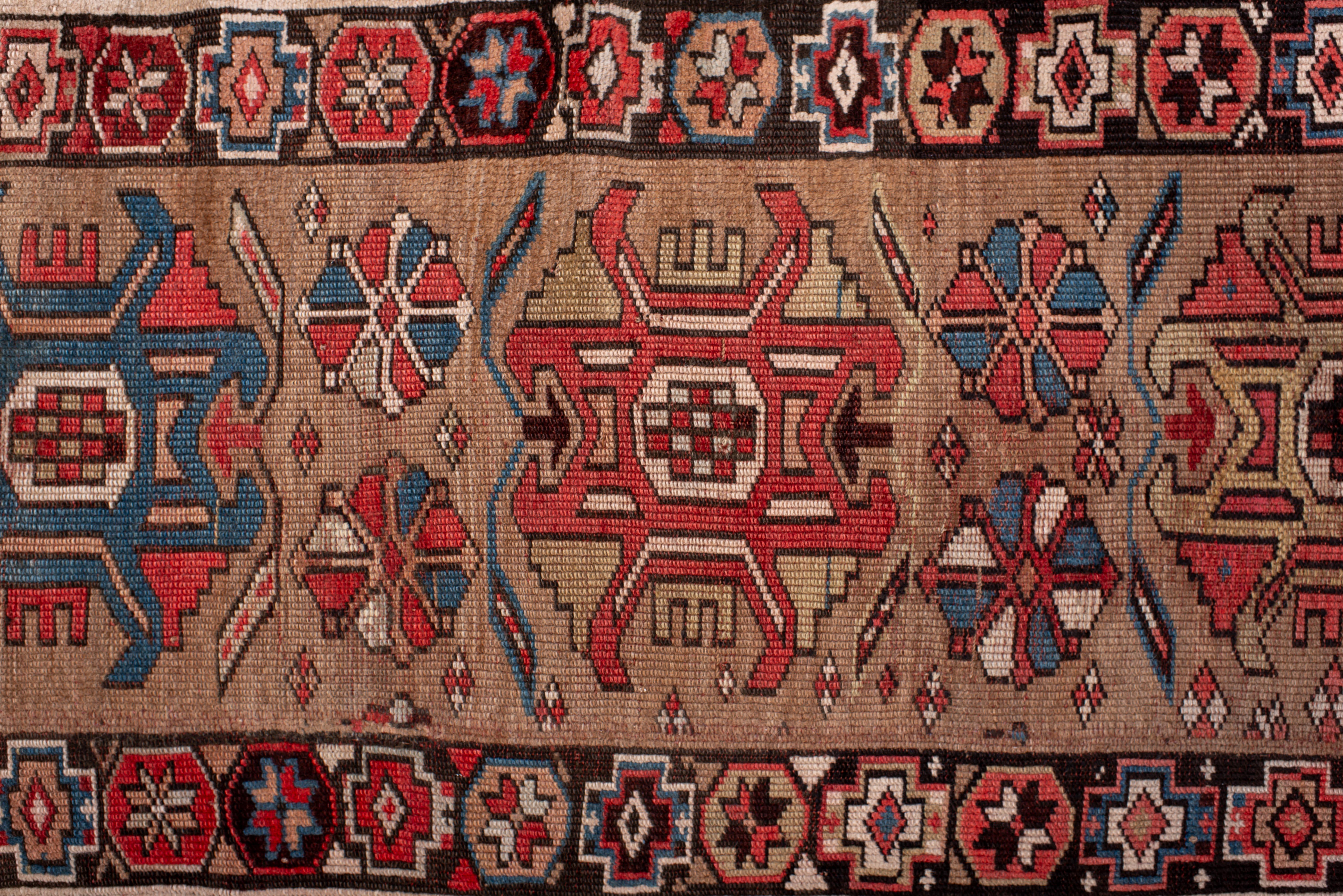 Laine Médaillon tribal Karabagh Design/One avec motifs floraux en vente