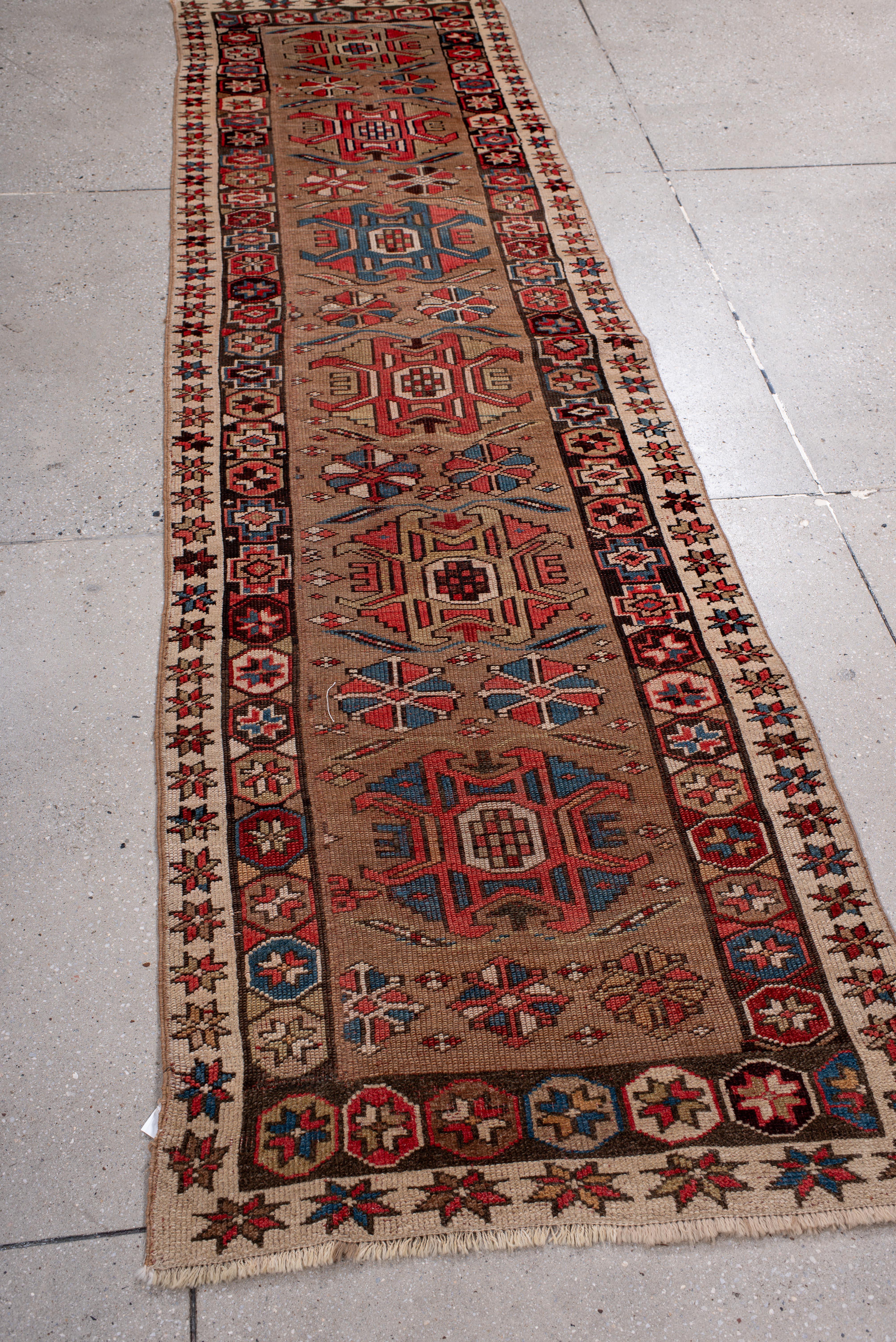 Médaillon tribal Karabagh Design/One avec motifs floraux en vente 1