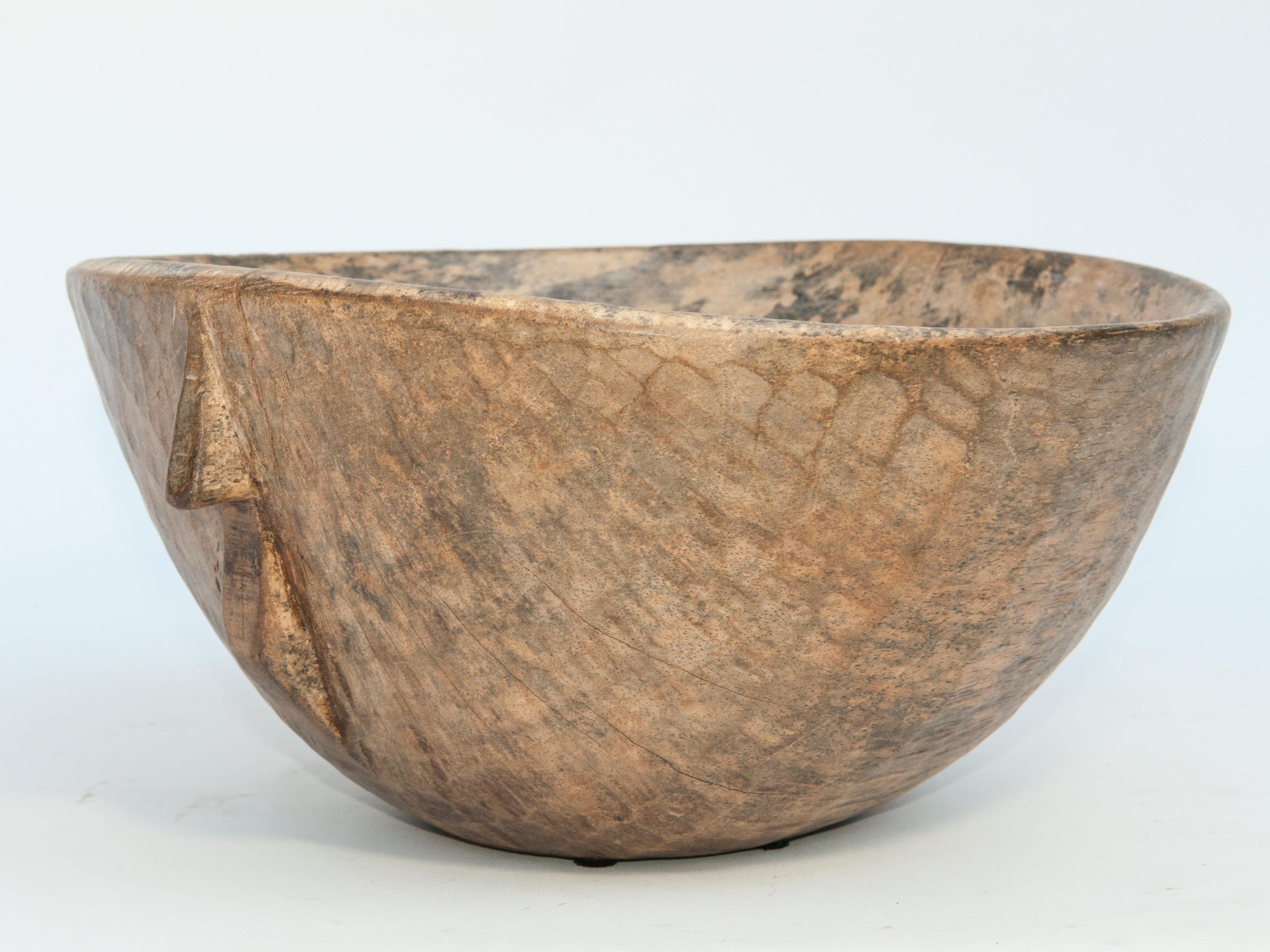 Hand-Carved Tribal Light Colored, Spalted Wooden Bowl, Fulani of Niger, Mid-20th Century