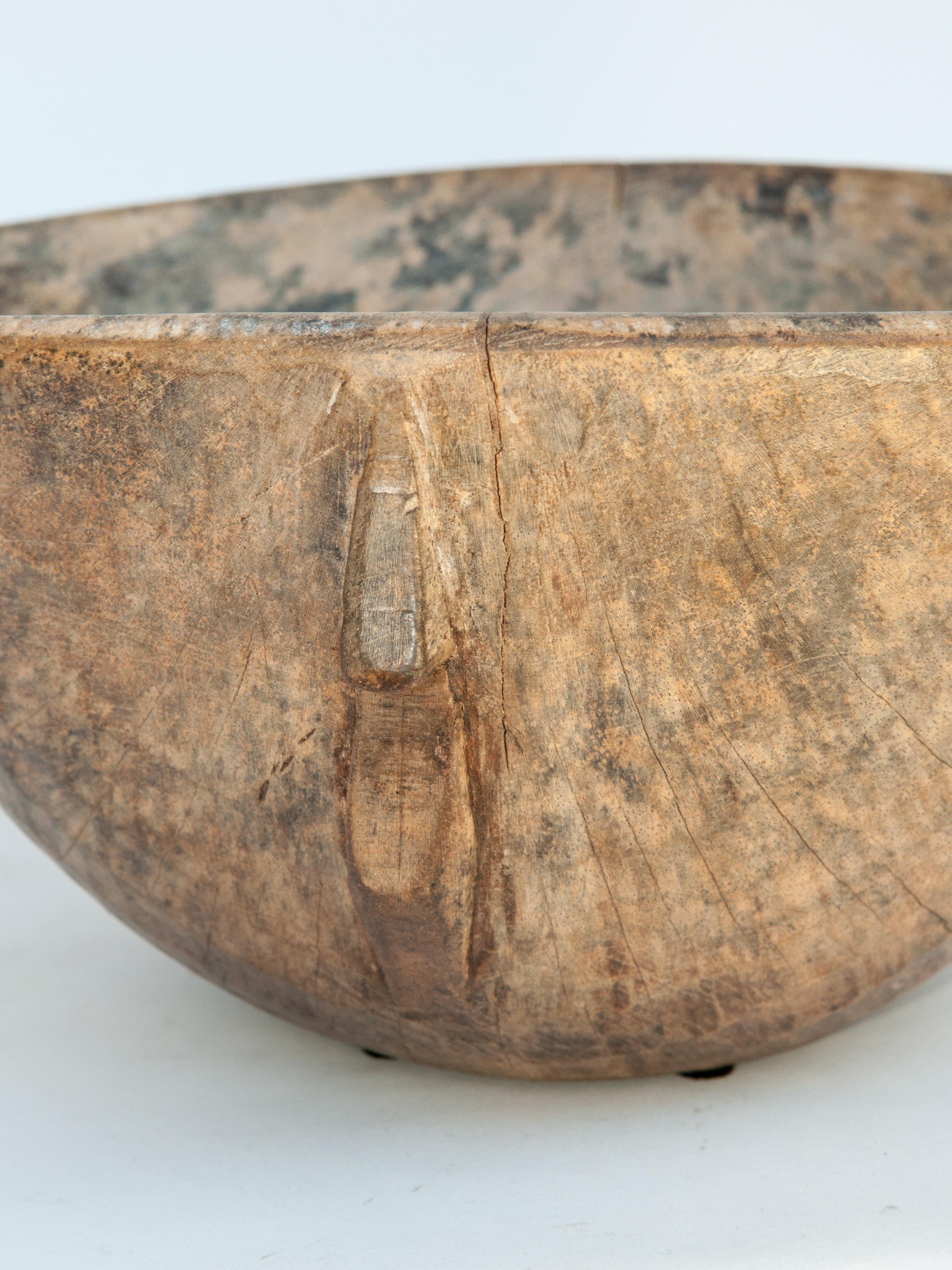 Tribal Light Colored, Spalted Wooden Bowl, Fulani of Niger, Mid-20th Century In Good Condition In Point Richmond, CA