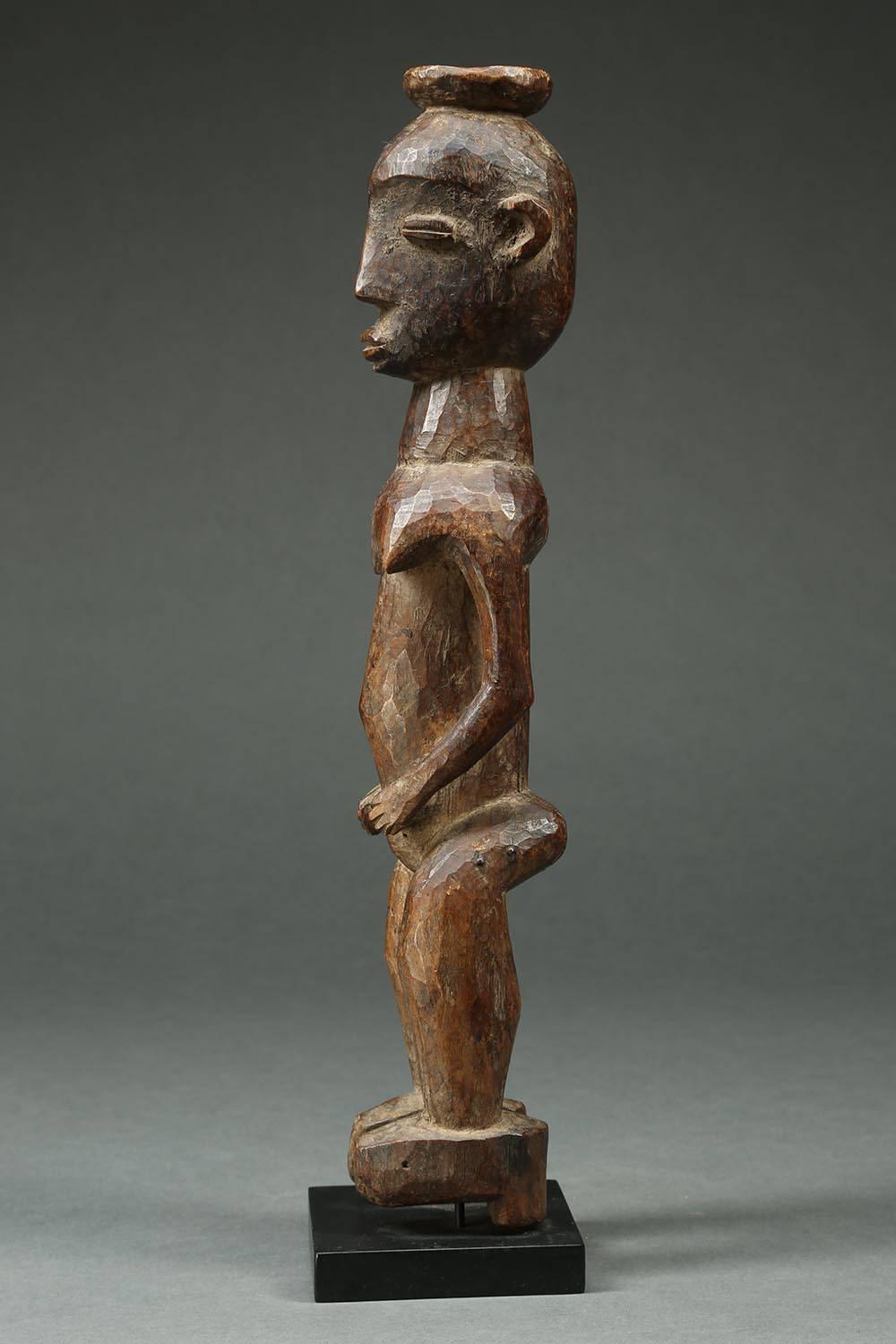 Tribal Lobi Standing Female Figure, Ghana, Africa In Good Condition In Point Richmond, CA