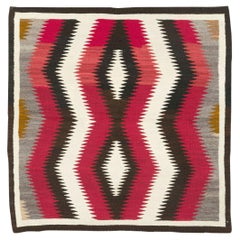 Tapis tribal carré d'appoint Navajo à tissage plat américain fait à la main, milieu du 20e siècle