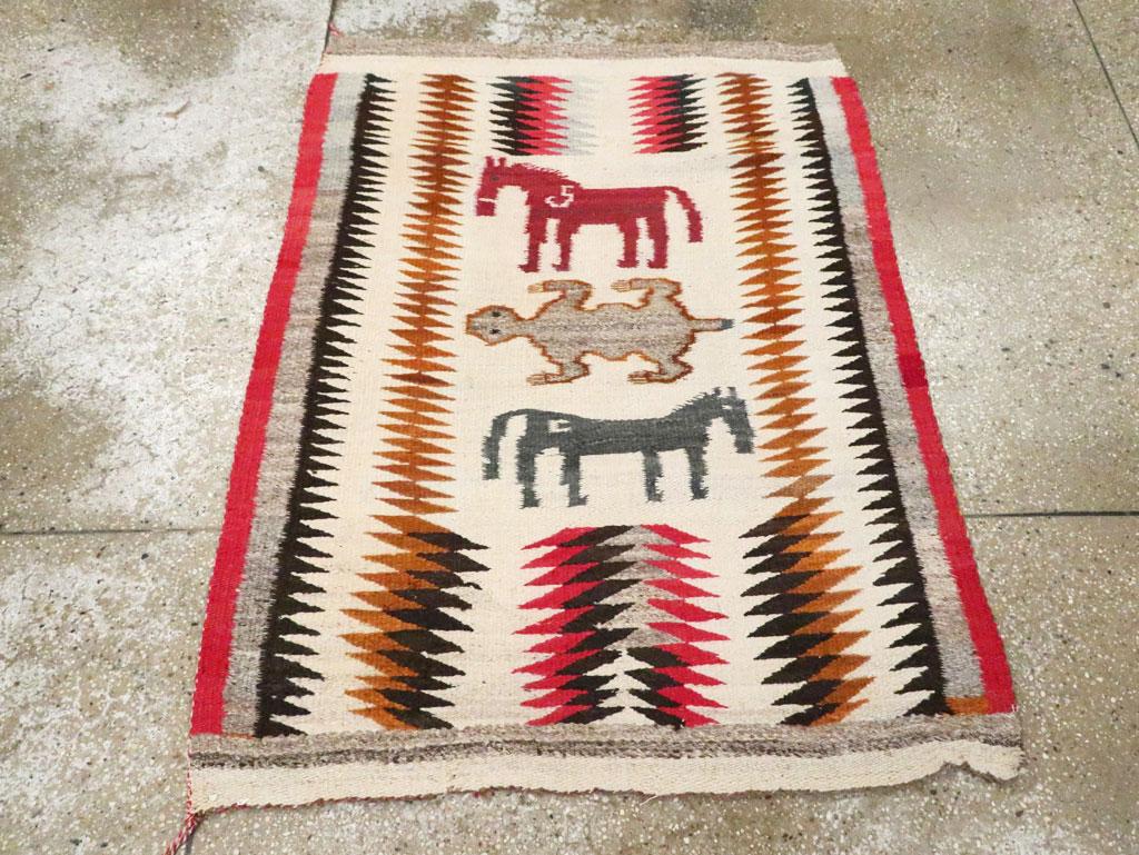 Tribal Mid-20th Century Handmade American Pictorial Flatweave Navajo Throw Rug In Excellent Condition For Sale In New York, NY