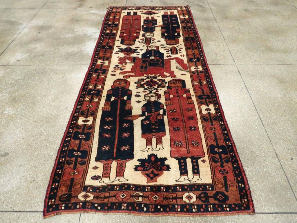 Tribal Mid-20th Century Handmade Persian Bakhtiari Pictorial Gallery Rug In Excellent Condition For Sale In New York, NY