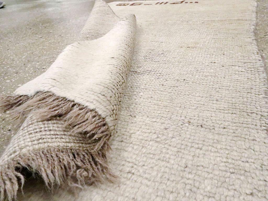 Alfombra persa tribal Gabbeh de mediados del siglo XX hecha a mano Lana en venta