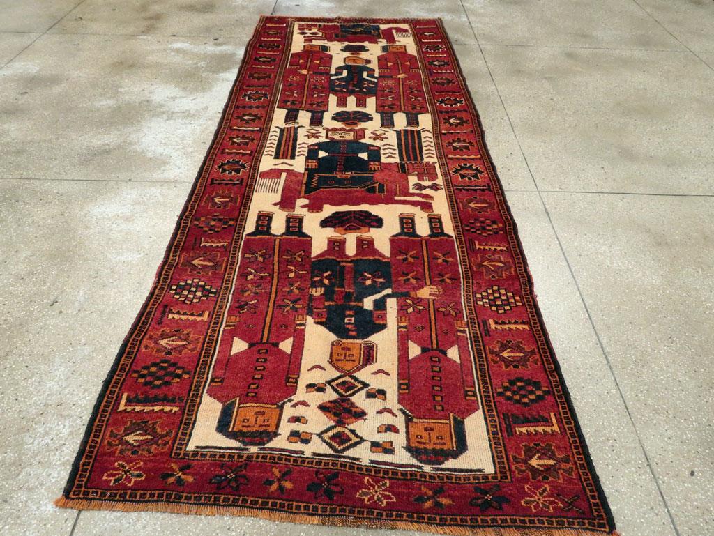 Tribal Mid-20th Century Handmade Persian Pictorial Bakhtiari Gallery Rug In Excellent Condition For Sale In New York, NY