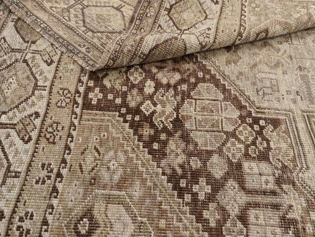 Handgefertigter persischer Shiraz-Akzentteppich in Creme und Braun aus der Mitte des 20 im Angebot 1