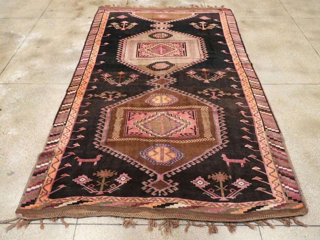 Tribal Mid-20th Century Handmade Turkish Anatolian Room Size Carpet In Excellent Condition For Sale In New York, NY