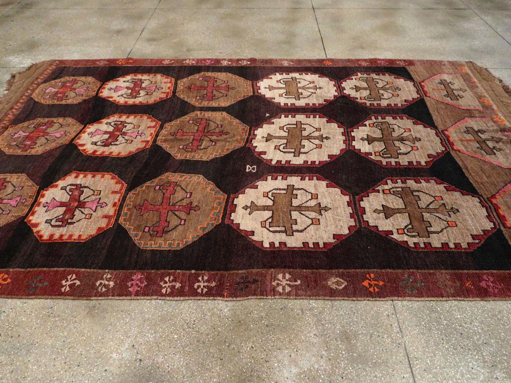 Tribal Mid-20th Century Handmade Turkish Anatolian Room Size Carpet For Sale 1